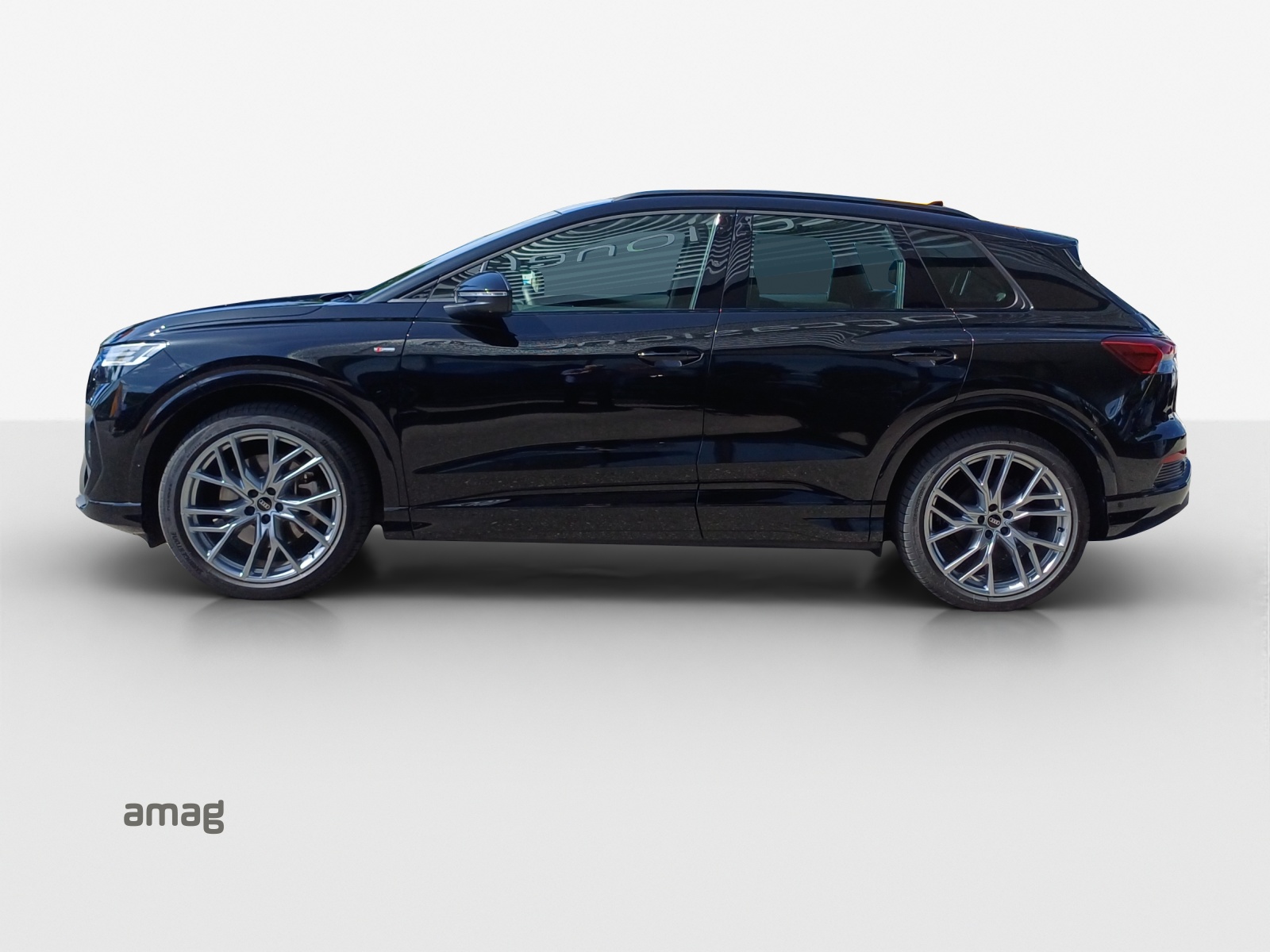 AUDI Q4 e-tron 45 Attraction quattro-image-1