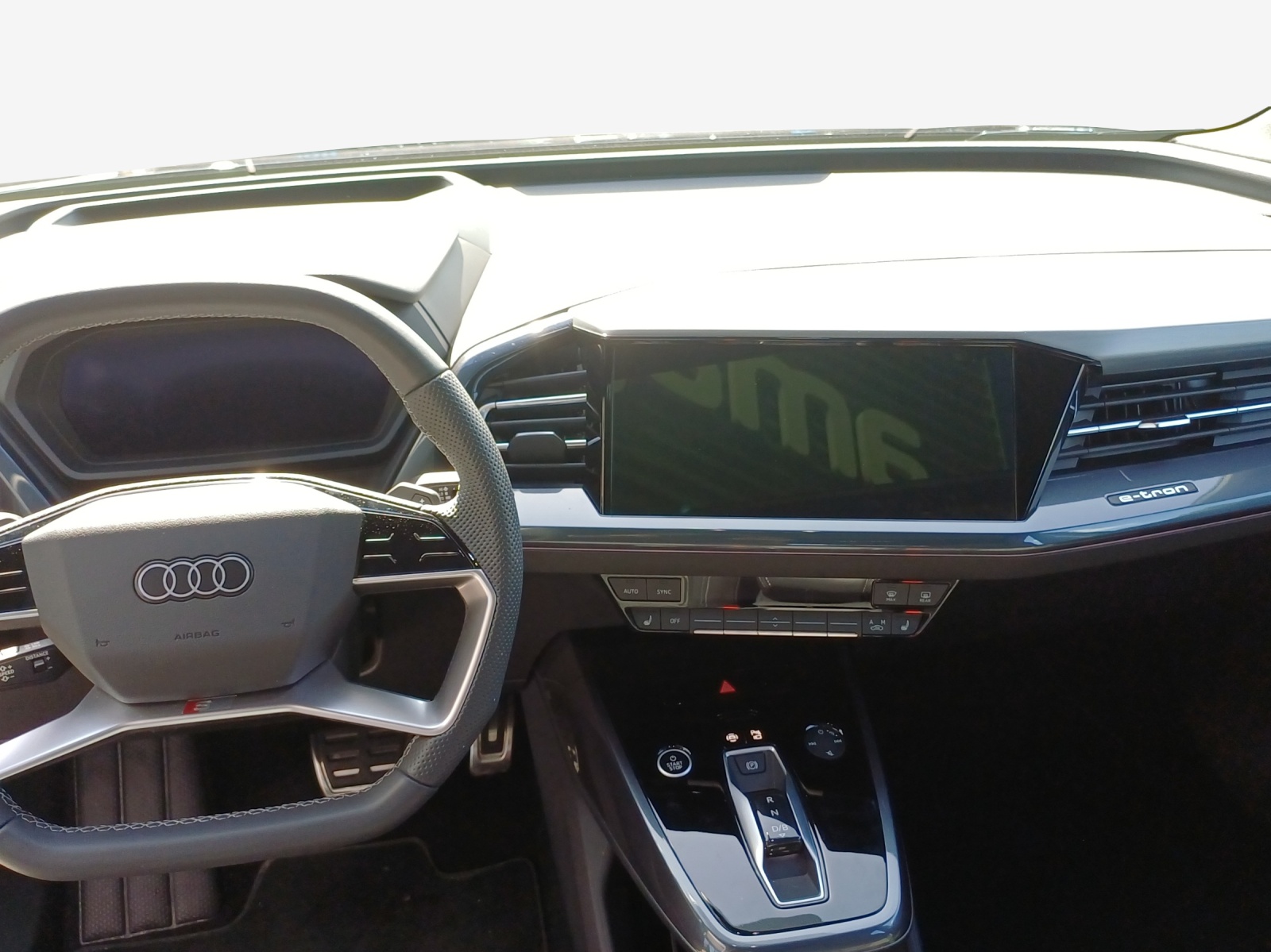 AUDI Q4 e-tron 45 Attraction quattro-image-9
