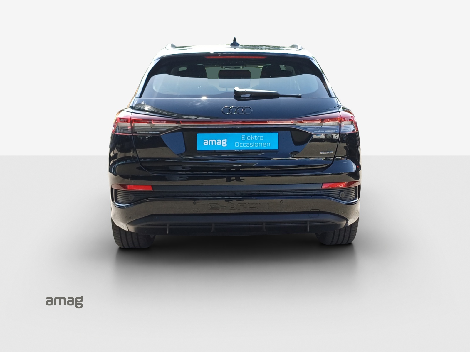 AUDI Q4 e-tron 45 Attraction quattro-image-4