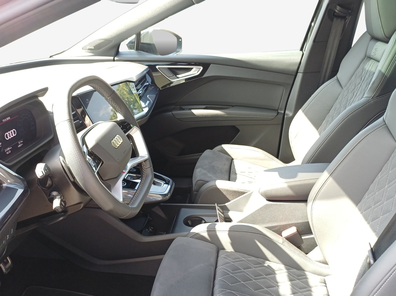 AUDI Q4 e-tron 45 Attraction quattro-image-8