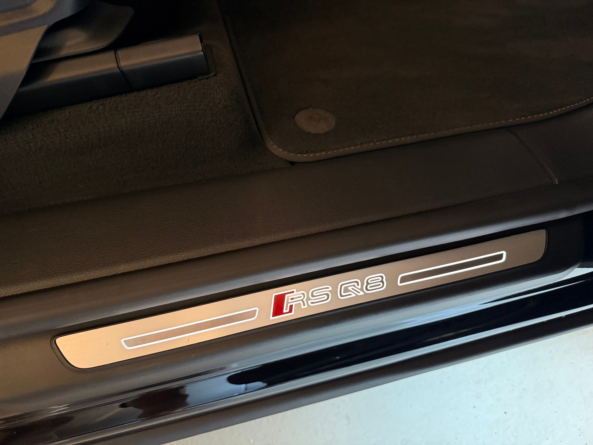 AUDI RSQ8 quattro tiptronic-image-23