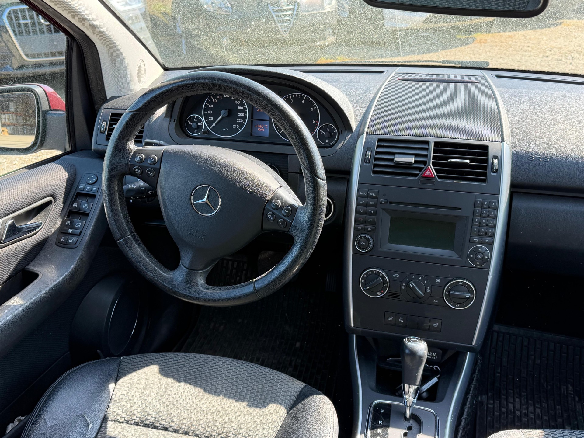 MERCEDES-BENZ A 180-image-4