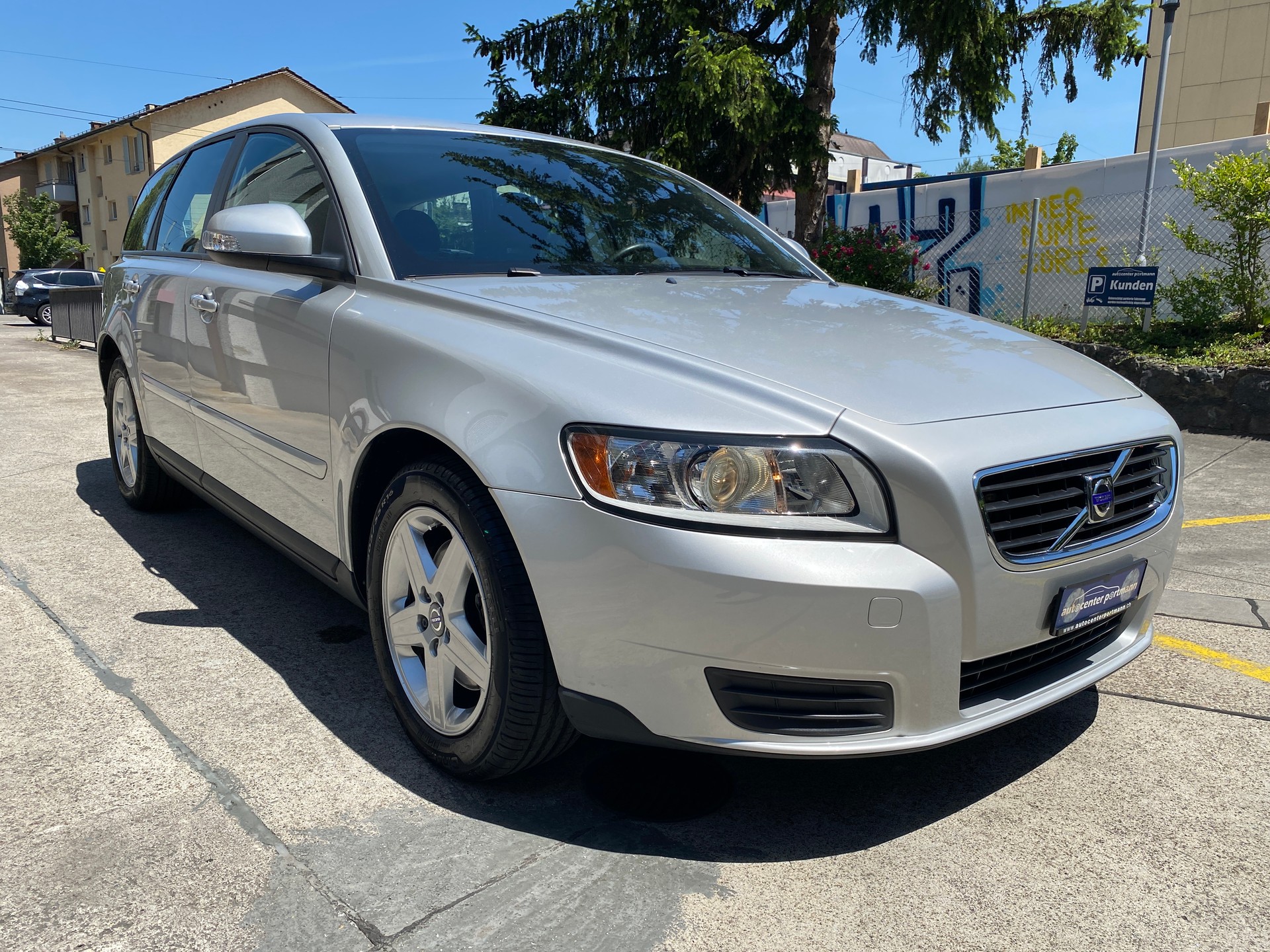 VOLVO V50 2.4I Kinetic Geartronic-image-1