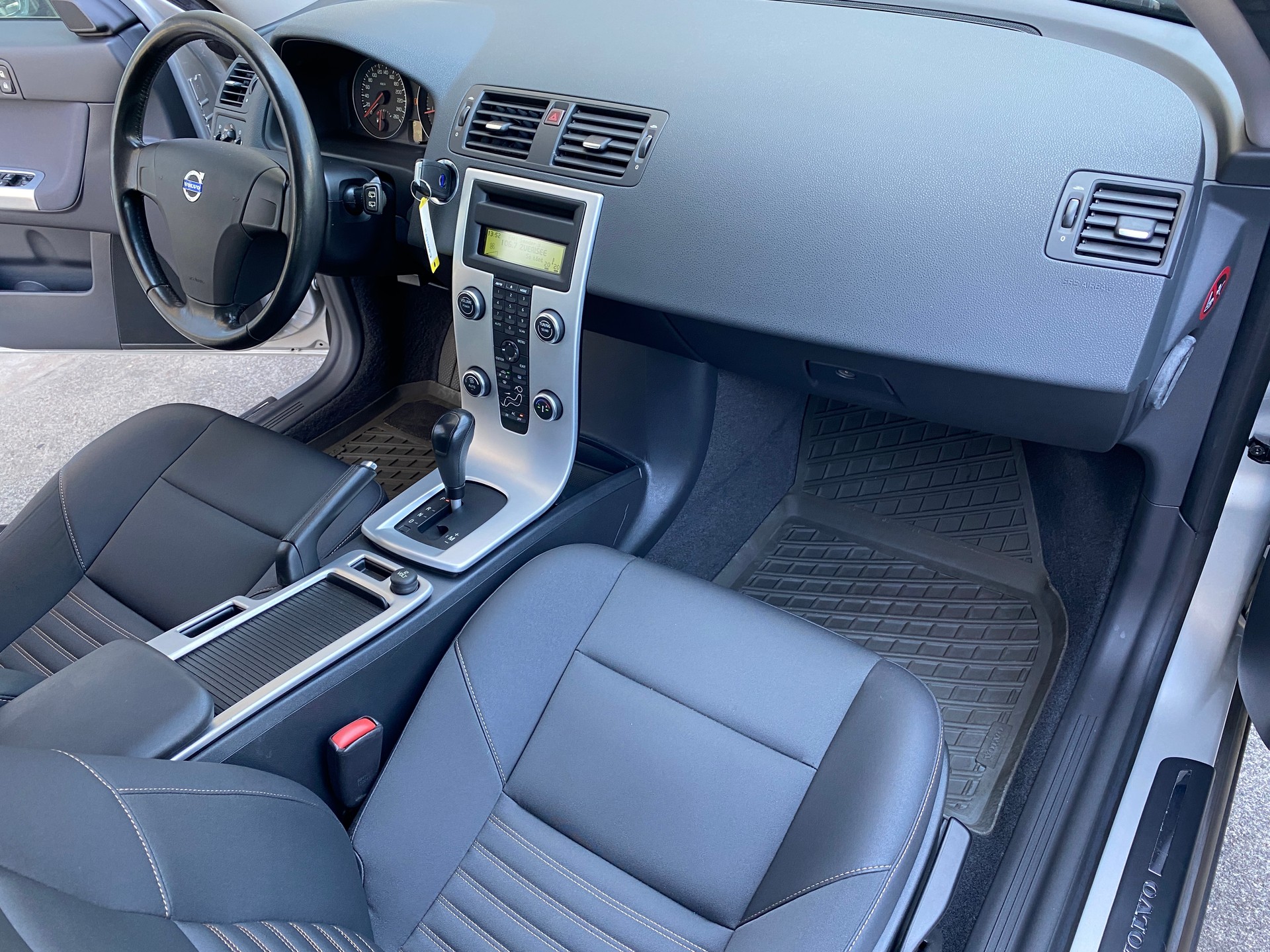 VOLVO V50 2.4I Kinetic Geartronic-image-18