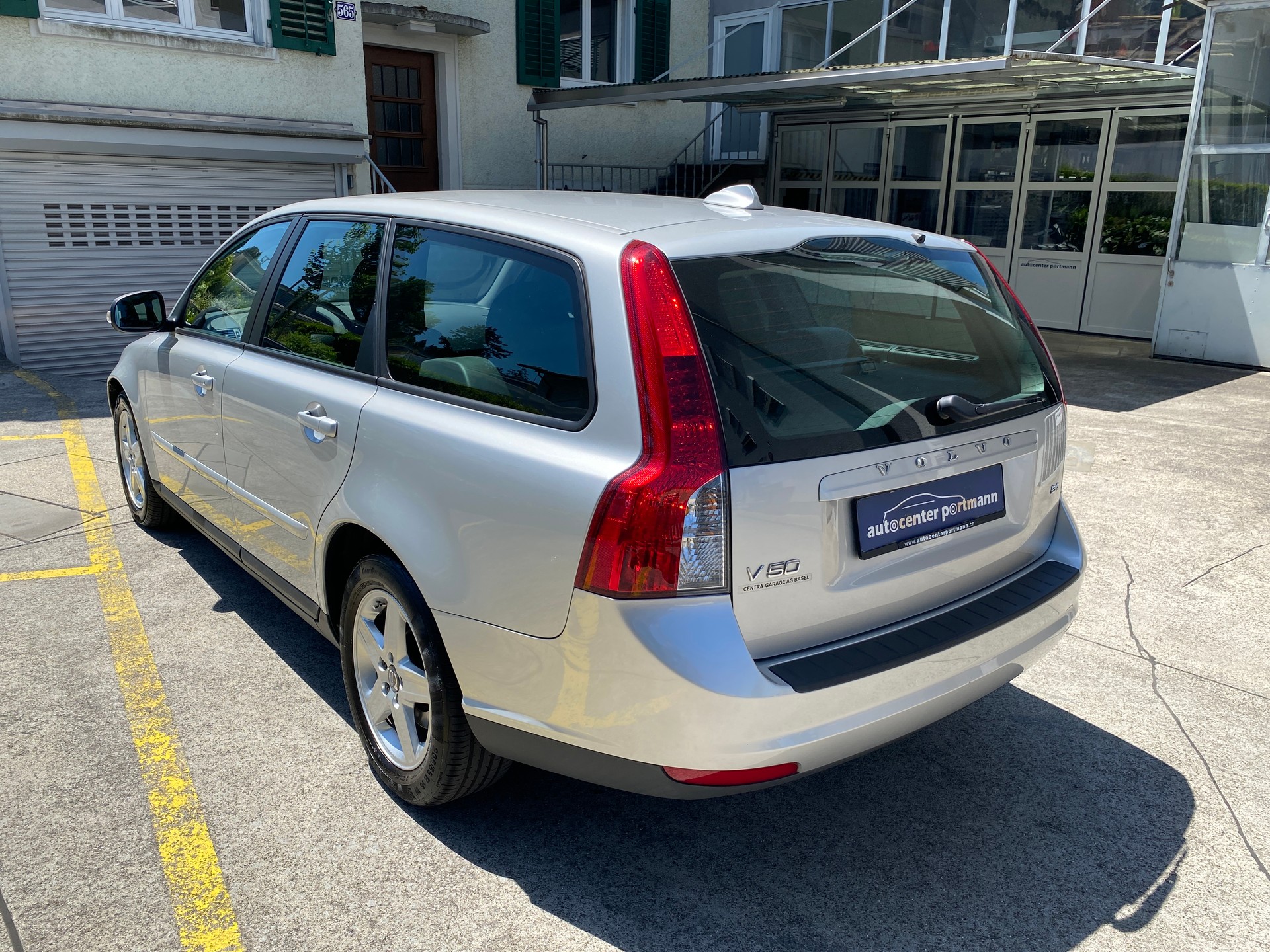 VOLVO V50 2.4I Kinetic Geartronic-image-10