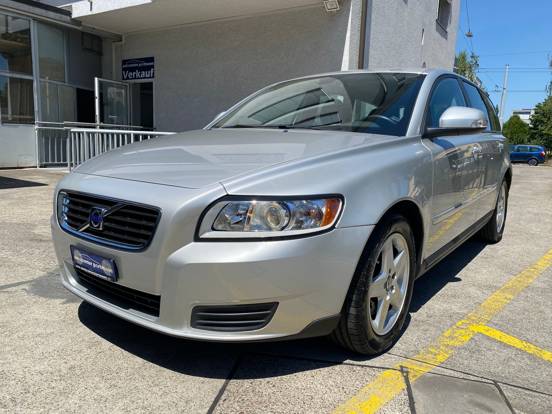 VOLVO V50 2.4I Kinetic Geartronic-image-2