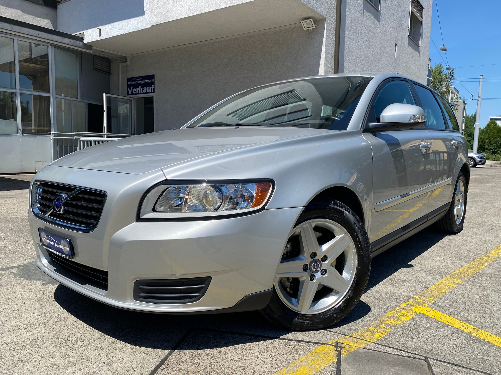 VOLVO V50 2.4I Kinetic Geartronic-image-0
