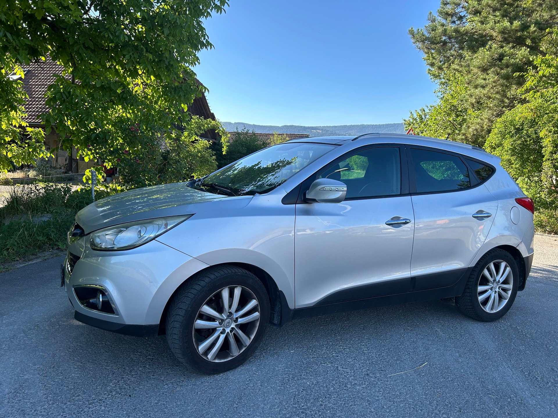 HYUNDAI iX 35 2.0 CRDi Premium 4WD Automatic-image-2