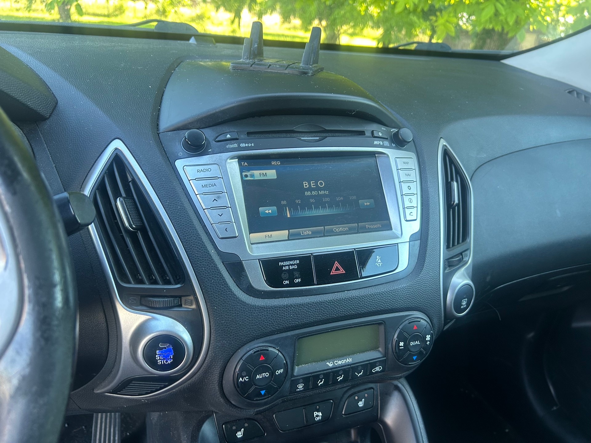 HYUNDAI iX 35 2.0 CRDi Premium 4WD Automatic-image-12