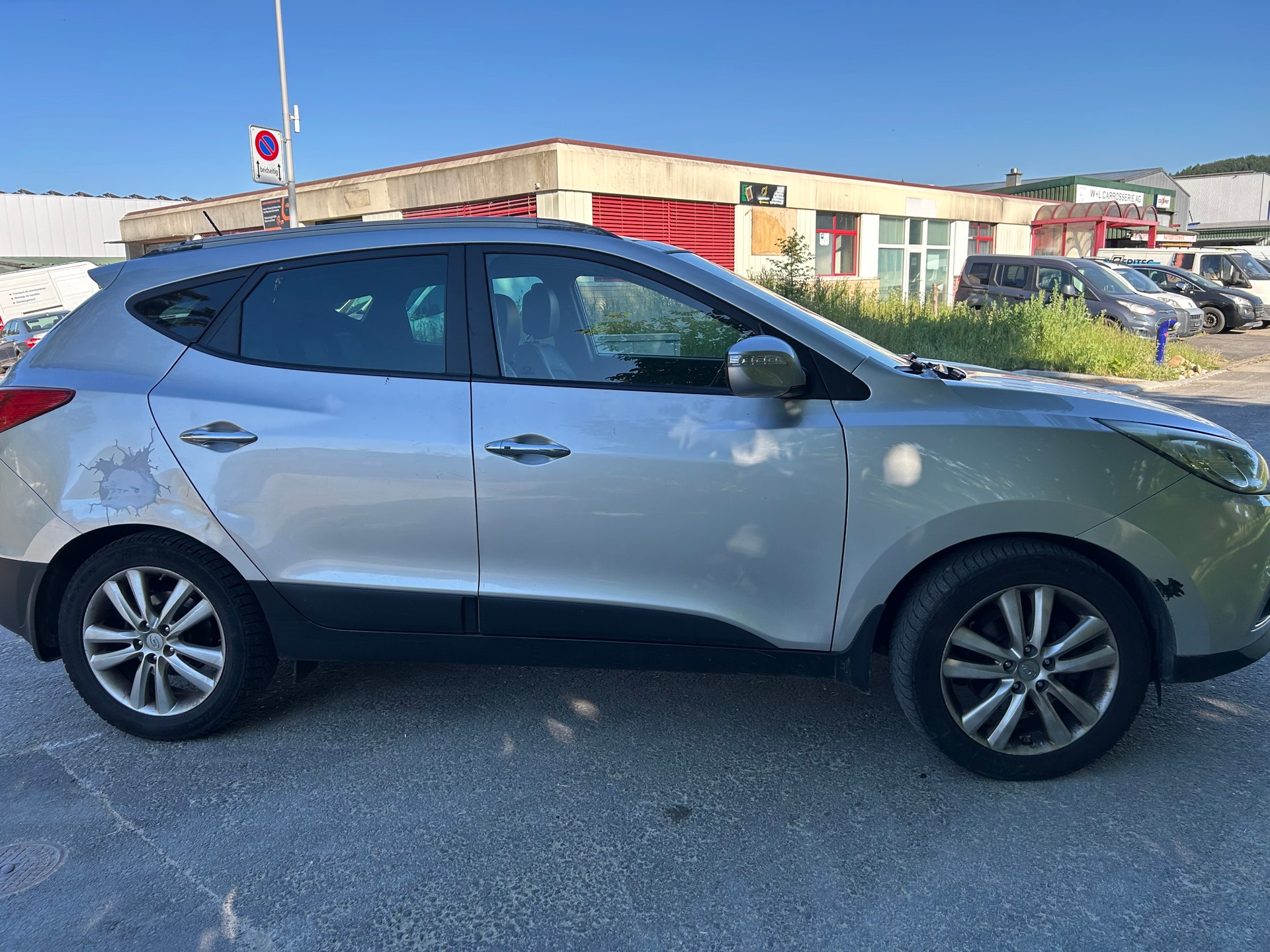 HYUNDAI iX 35 2.0 CRDi Premium 4WD Automatic-image-3