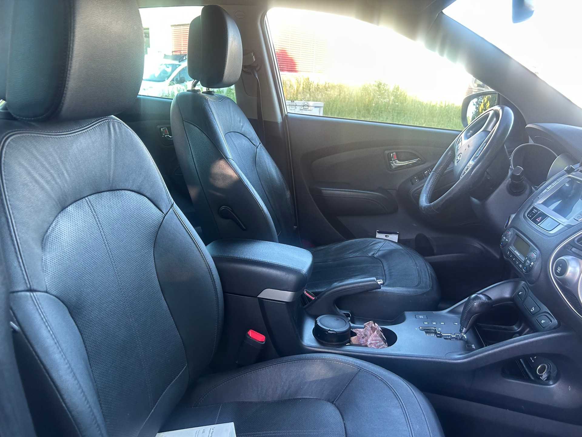 HYUNDAI iX 35 2.0 CRDi Premium 4WD Automatic-image-10