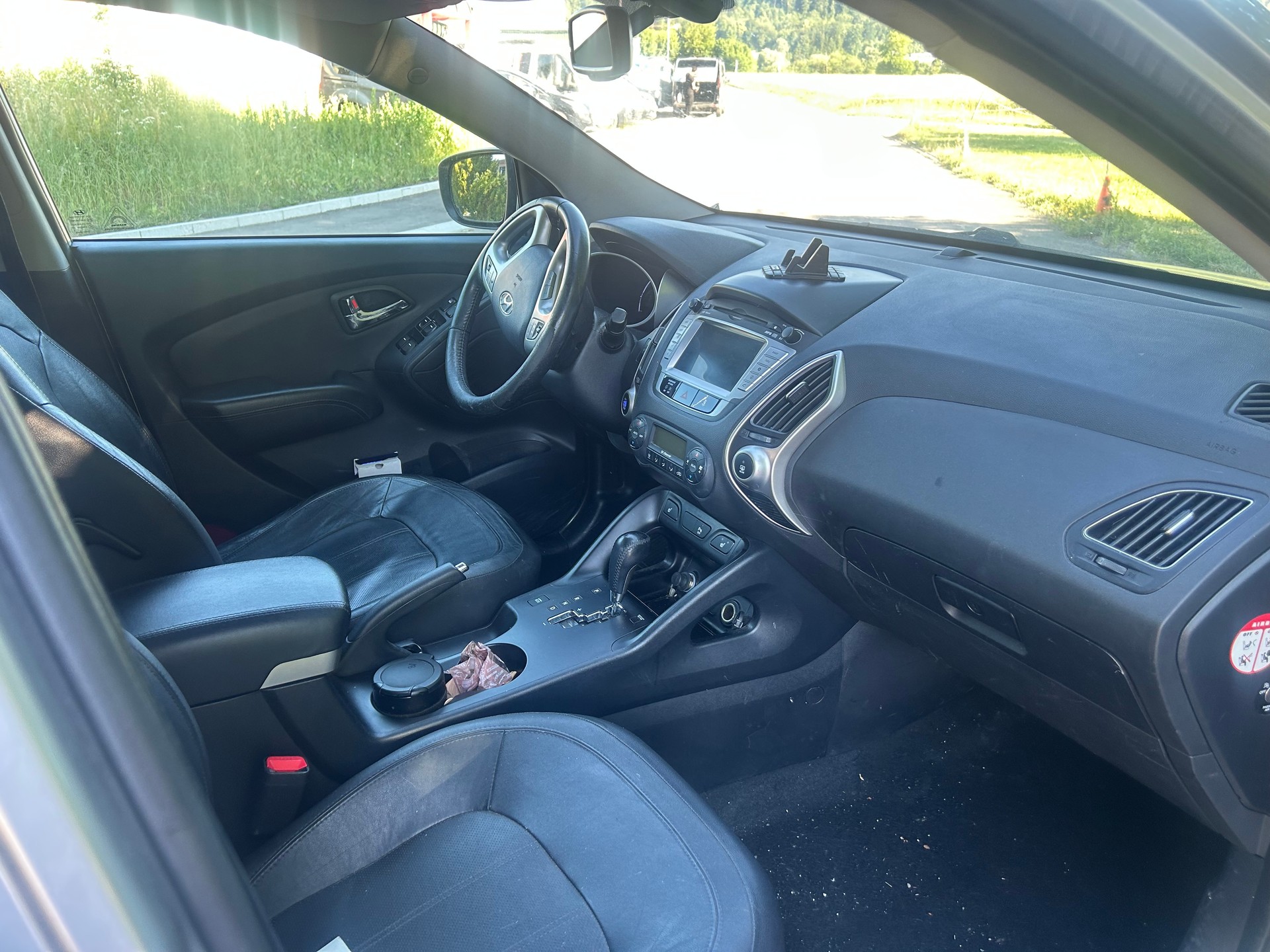 HYUNDAI iX 35 2.0 CRDi Premium 4WD Automatic-image-9