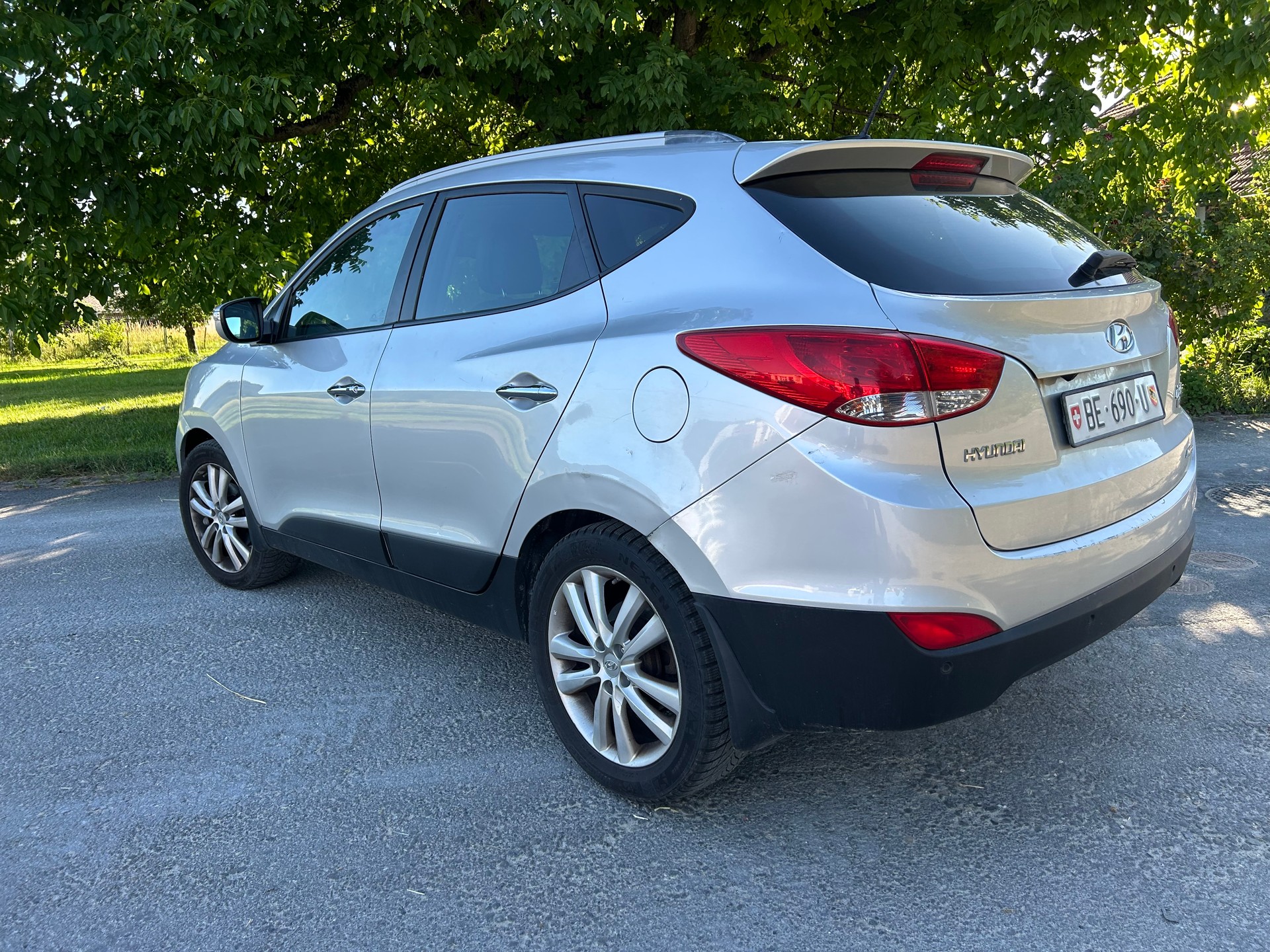 HYUNDAI iX 35 2.0 CRDi Premium 4WD Automatic-image-5