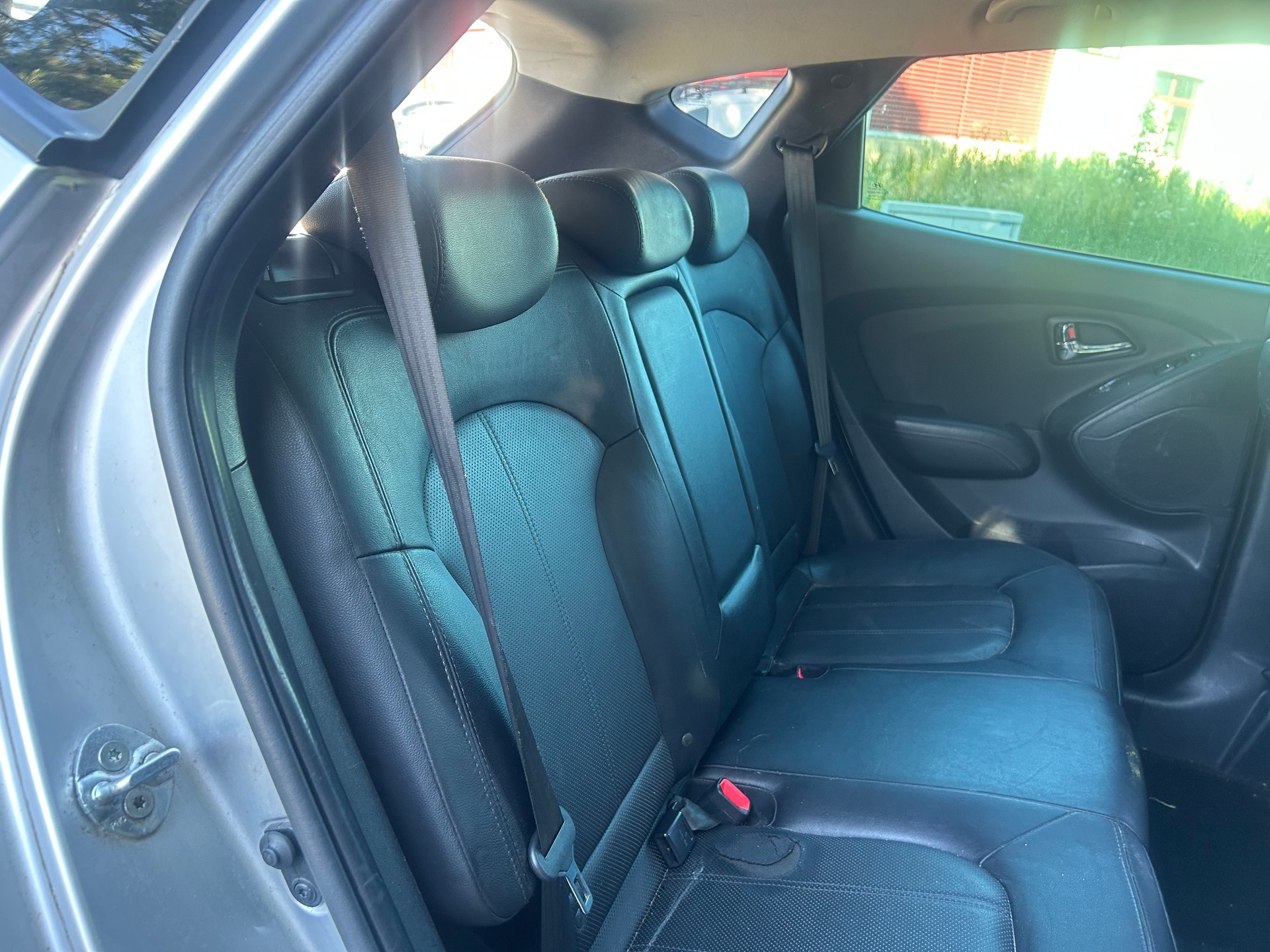 HYUNDAI iX 35 2.0 CRDi Premium 4WD Automatic-image-11