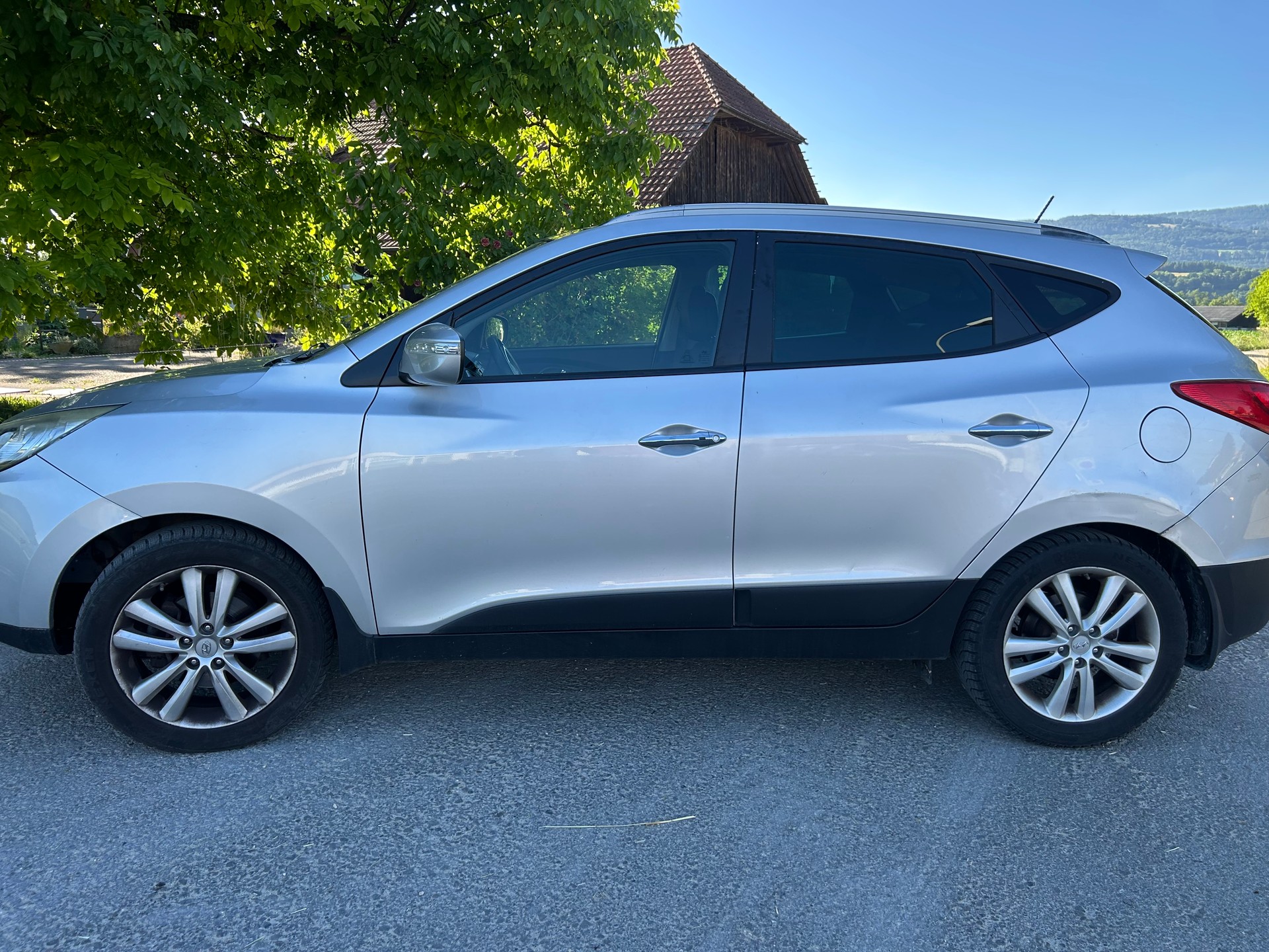 HYUNDAI iX 35 2.0 CRDi Premium 4WD Automatic-image-6