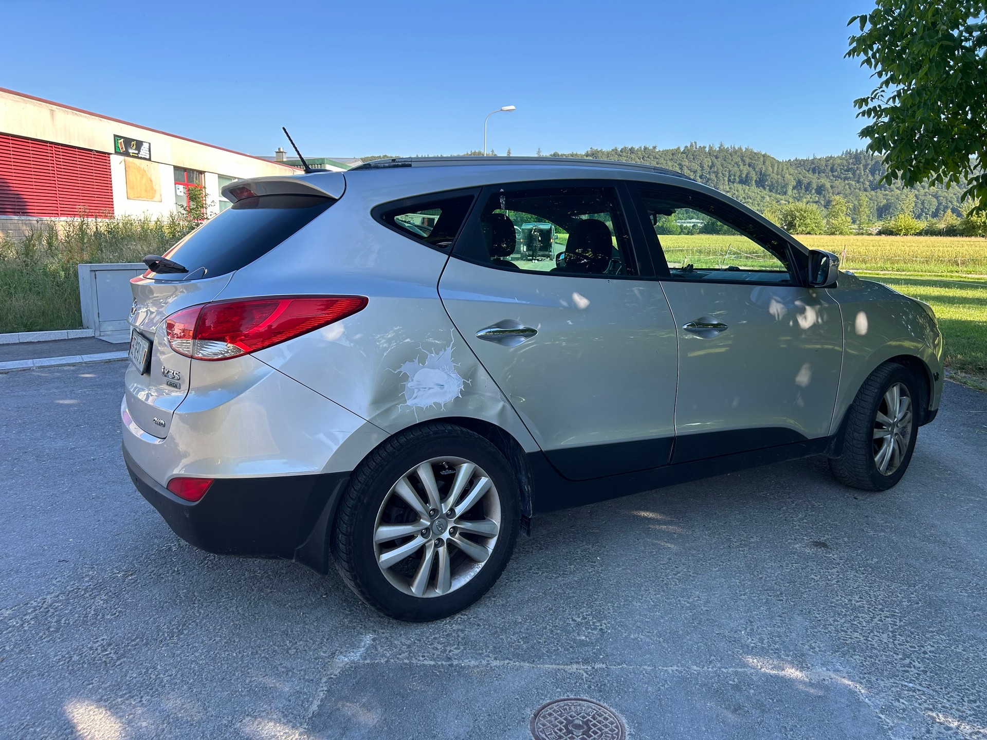 HYUNDAI iX 35 2.0 CRDi Premium 4WD Automatic-image-4