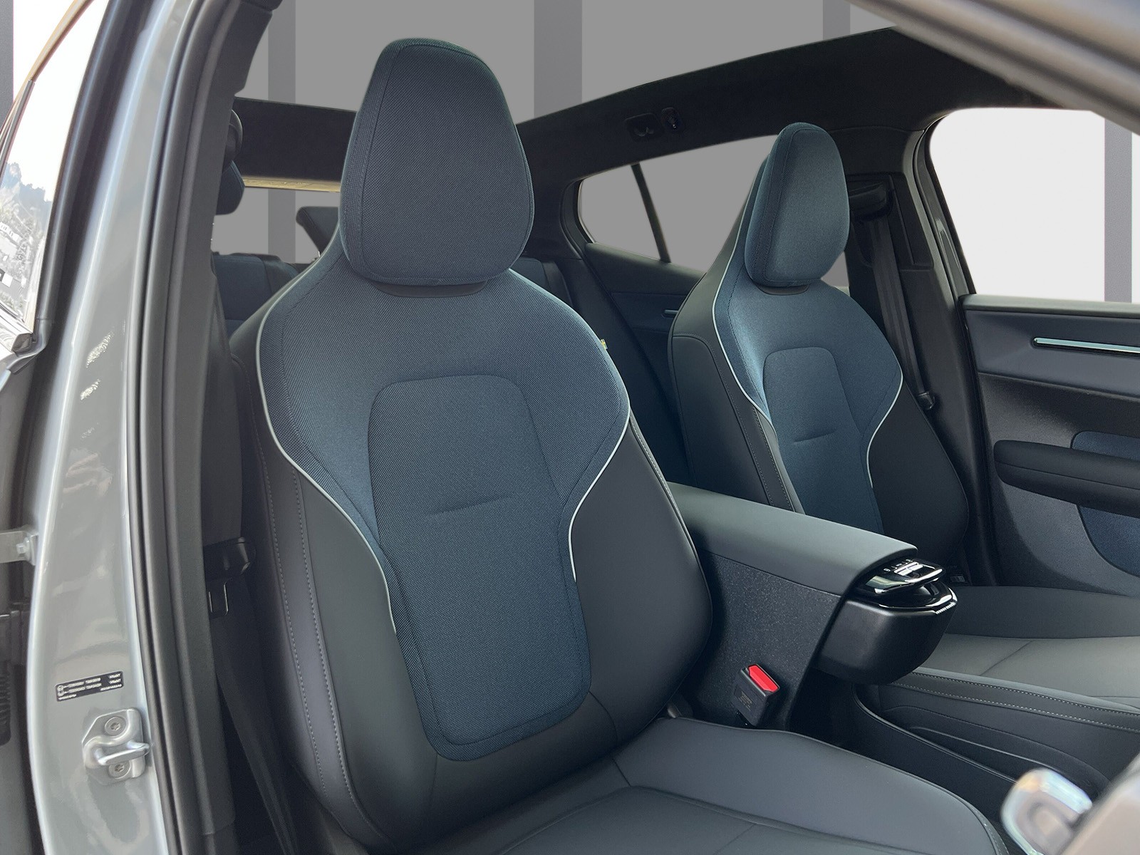 VOLVO EX30 E60 Twin Ultra Performance AWD-image-13