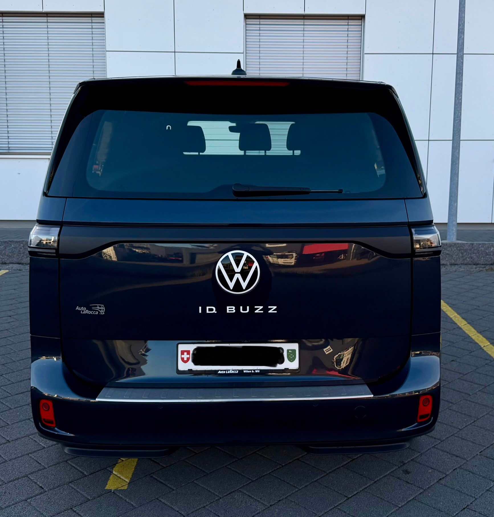 VW Cargo-image-1