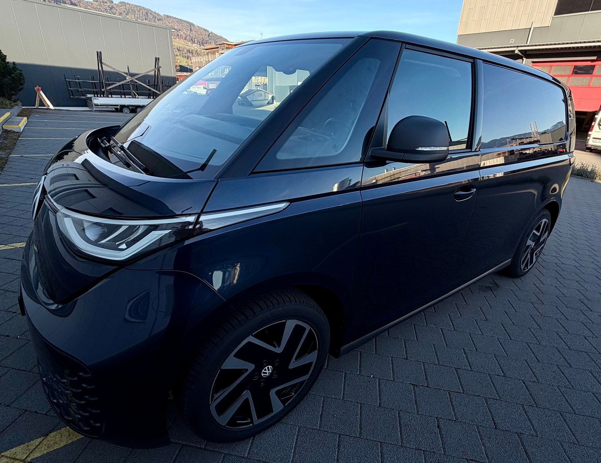 VW Cargo-image-0