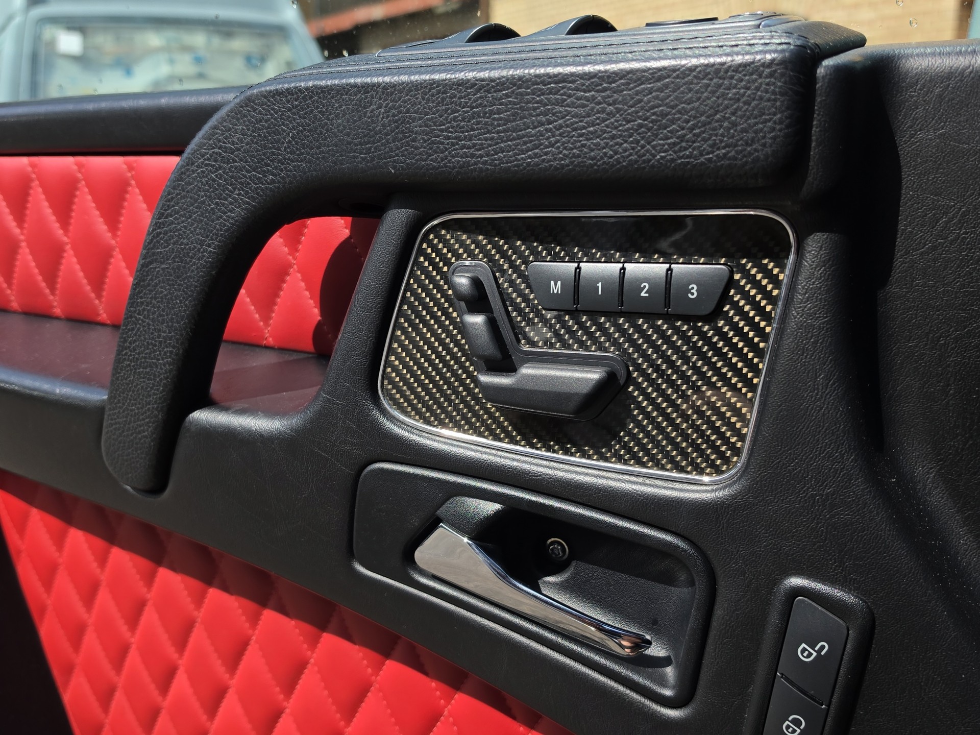 MERCEDES-BENZ G 63 AMG Automatic-image-14