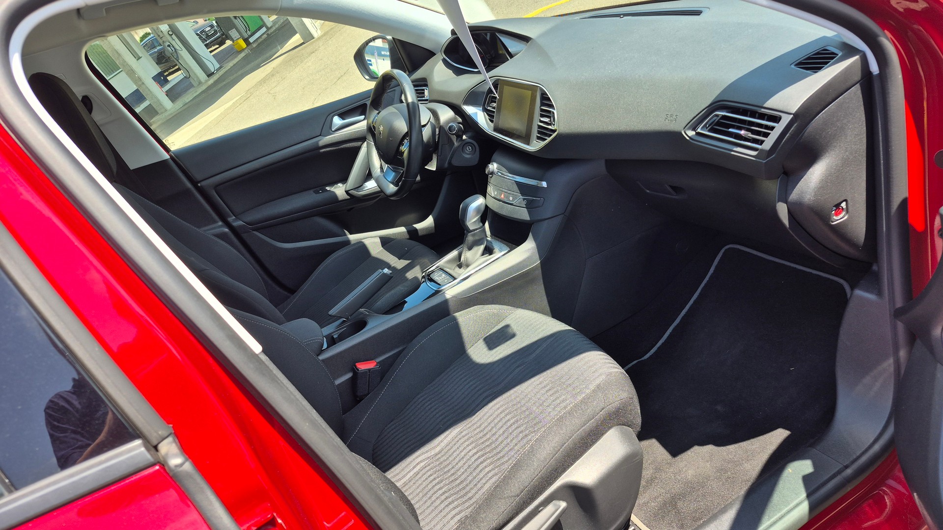 PEUGEOT 308 1.2 THP Active Automatic-image-2