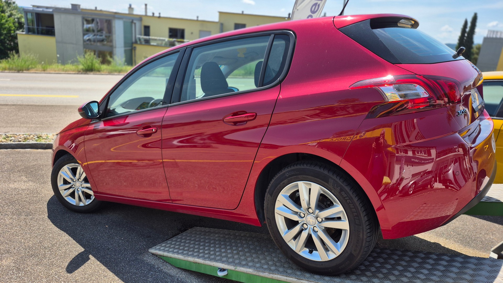 PEUGEOT 308 1.2 THP Active Automatic-image-6