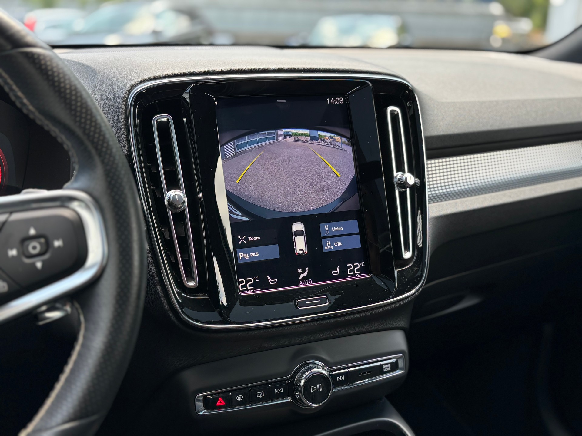 VOLVO XC40 2.0 T5 R-Design AWD-image-14