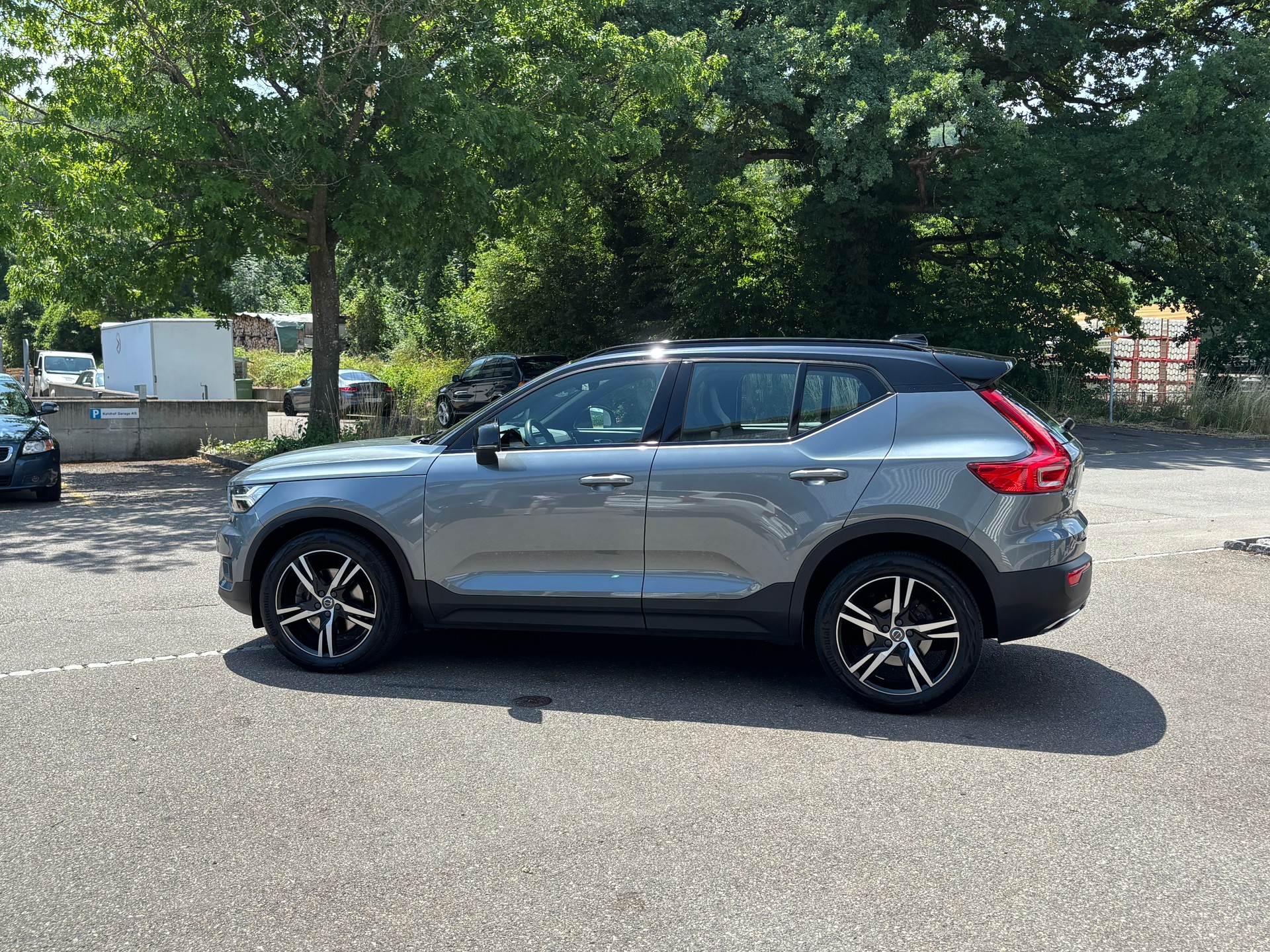 VOLVO XC40 2.0 T5 R-Design AWD-image-4