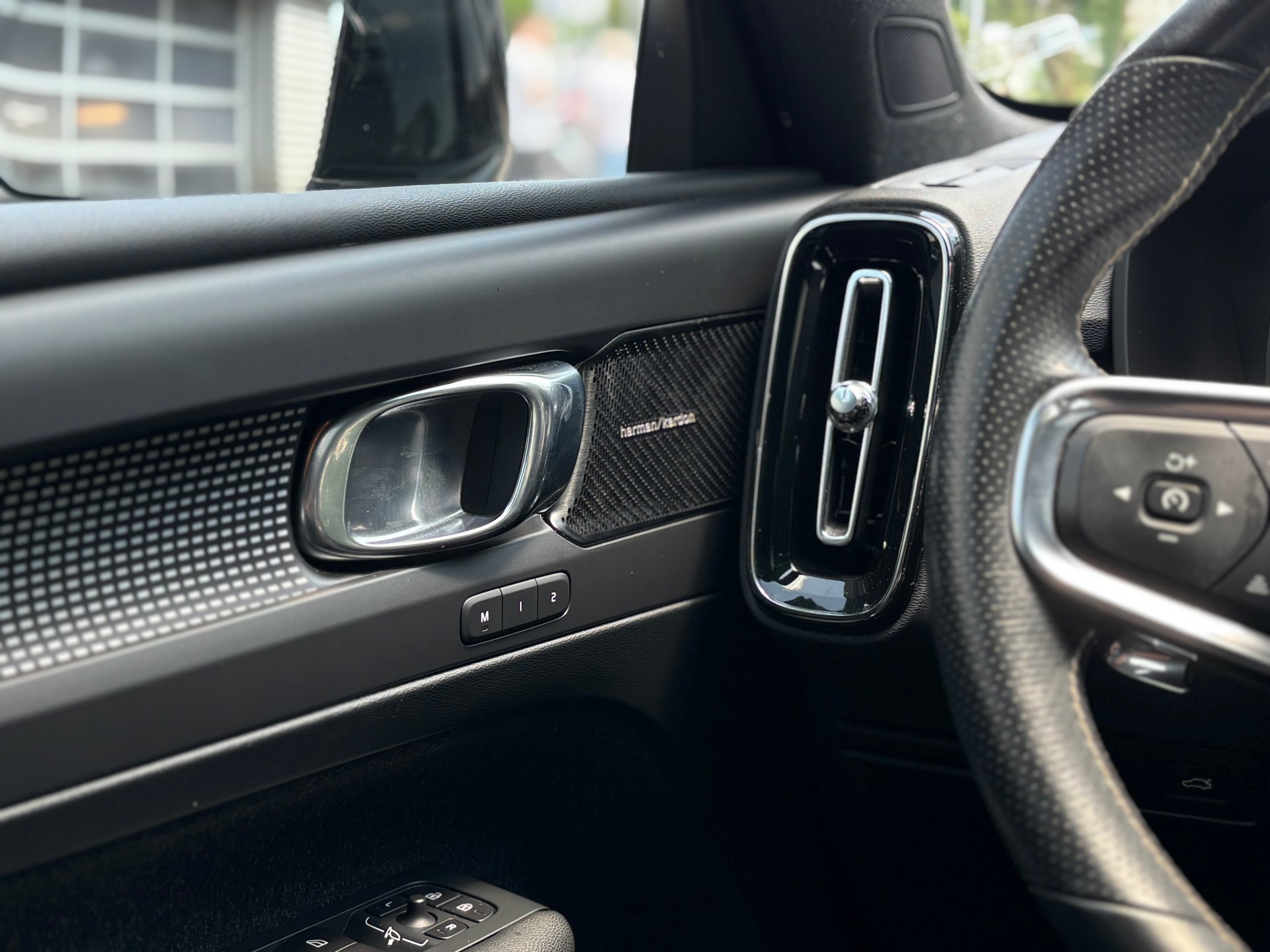VOLVO XC40 2.0 T5 R-Design AWD-image-16
