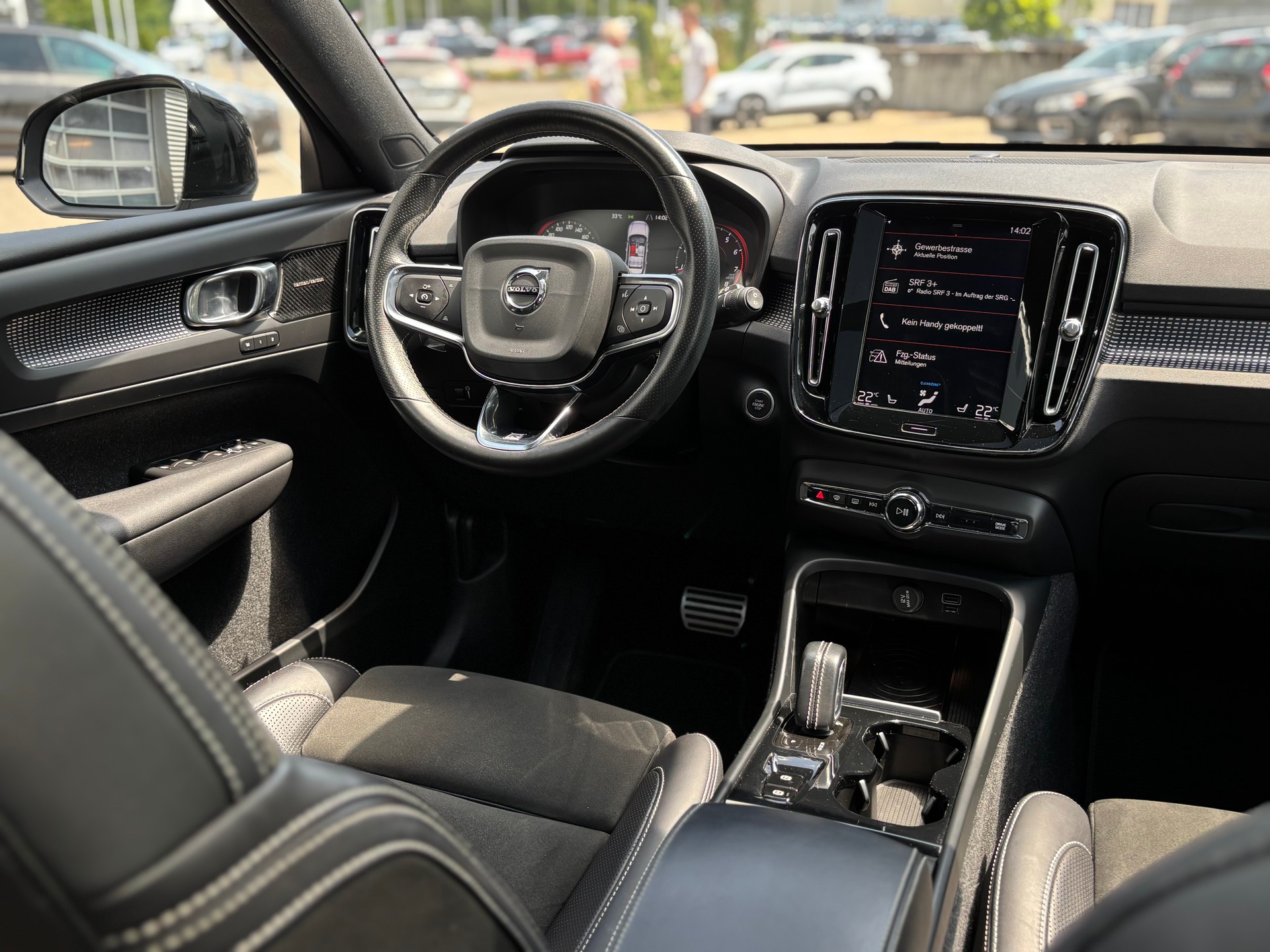 VOLVO XC40 2.0 T5 R-Design AWD-image-13