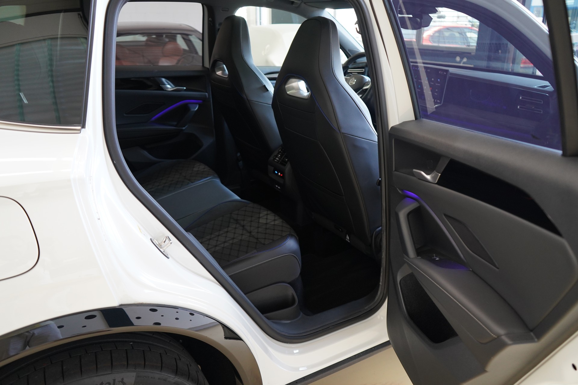 VW Tiguan 2.0 TSI DSG R-Line 4Motion-image-29
