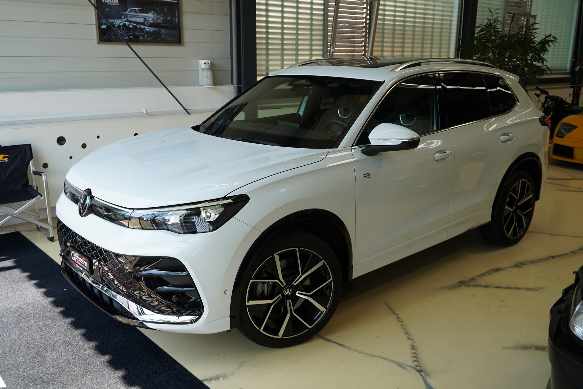 VW Tiguan 2.0 TSI DSG R-Line 4Motion-image-2