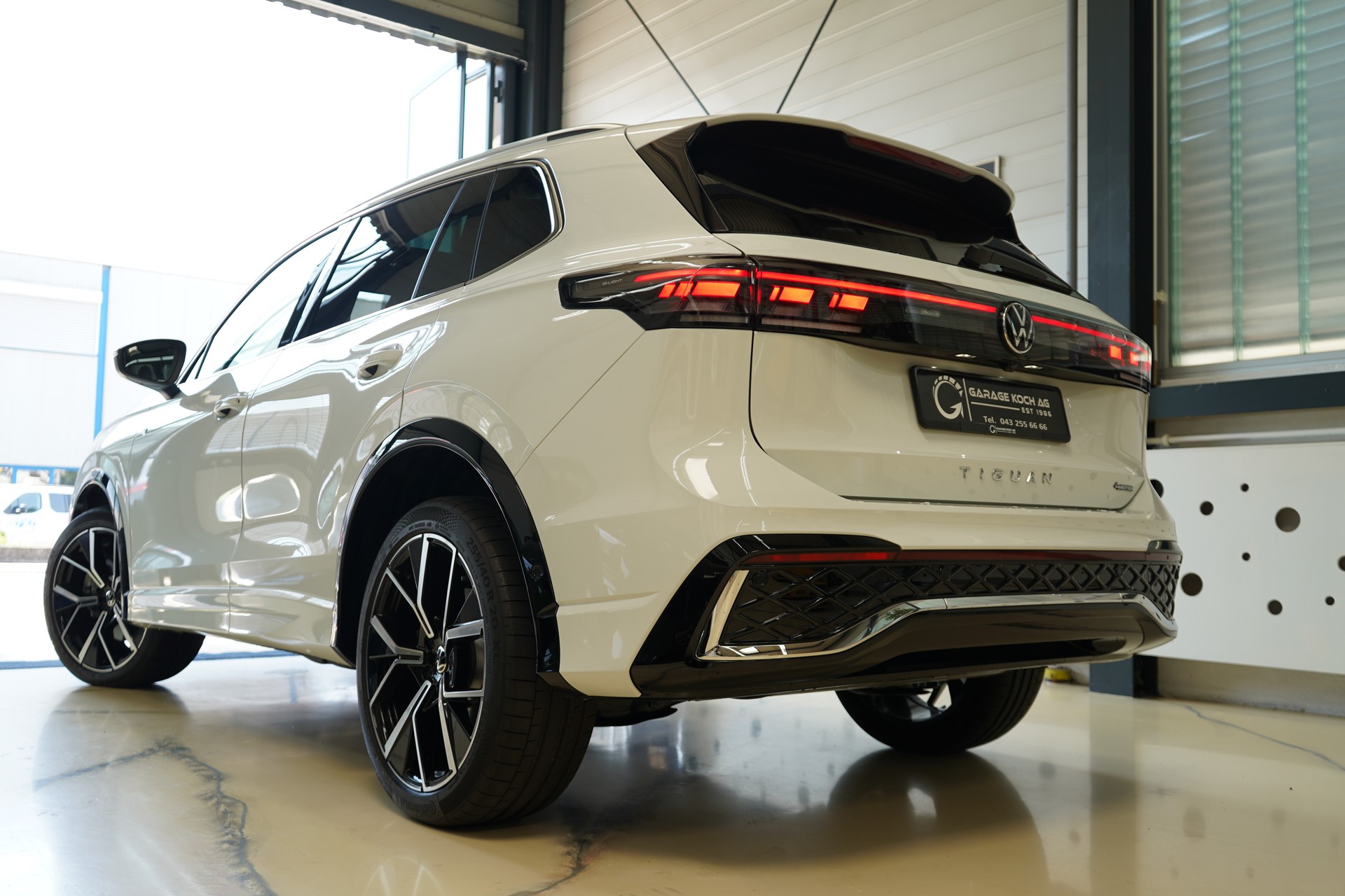 VW Tiguan 2.0 TSI DSG R-Line 4Motion-image-5