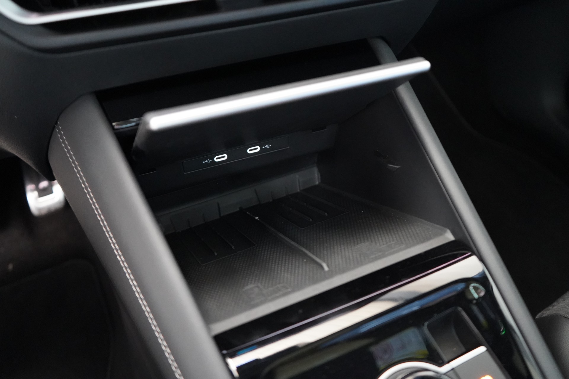 VW Tiguan 2.0 TSI DSG R-Line 4Motion-image-19
