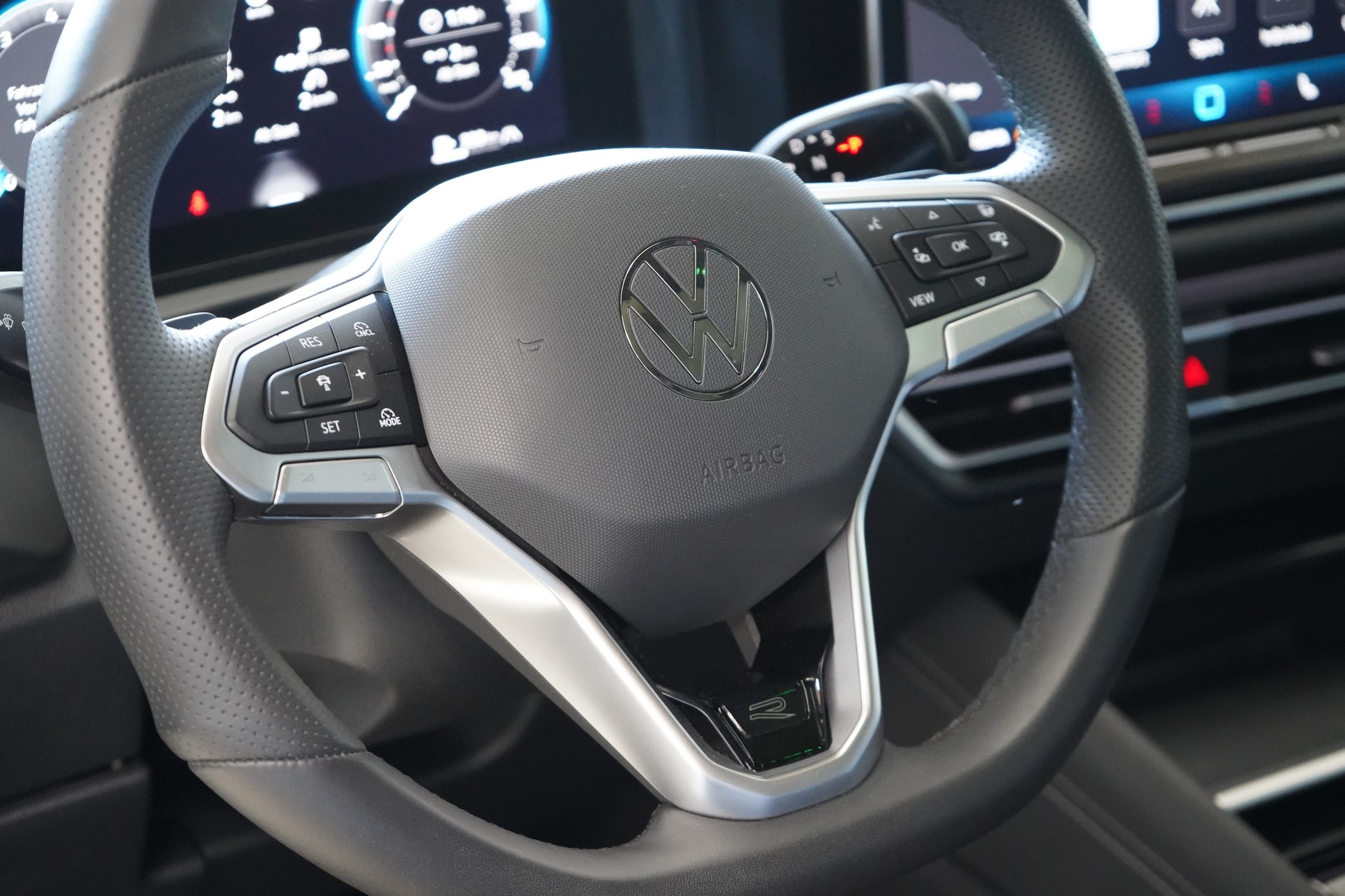 VW Tiguan 2.0 TSI DSG R-Line 4Motion-image-15