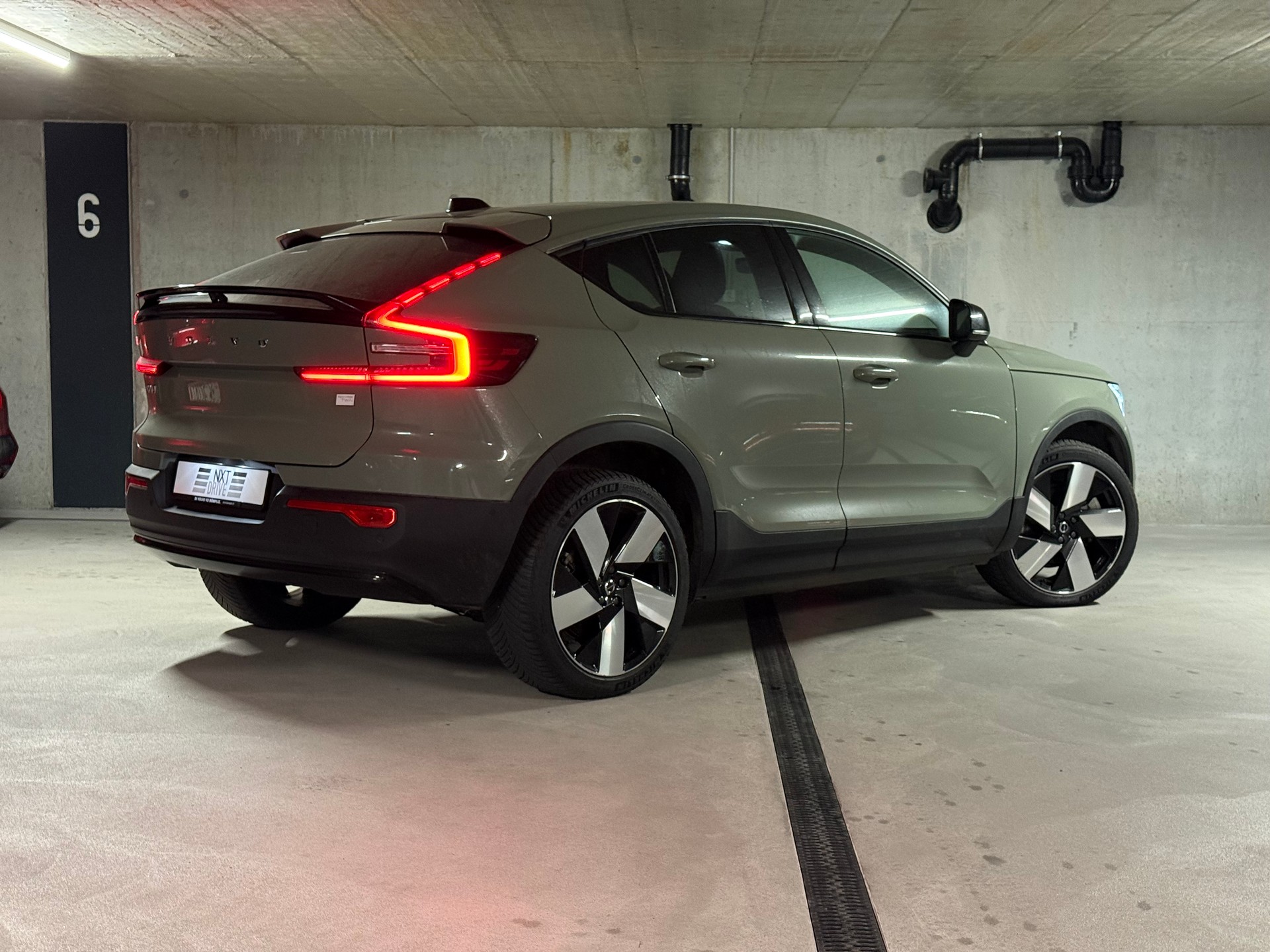 VOLVO XC40 Recharge P8 Twin AWD Pure Electric Plus-image-5