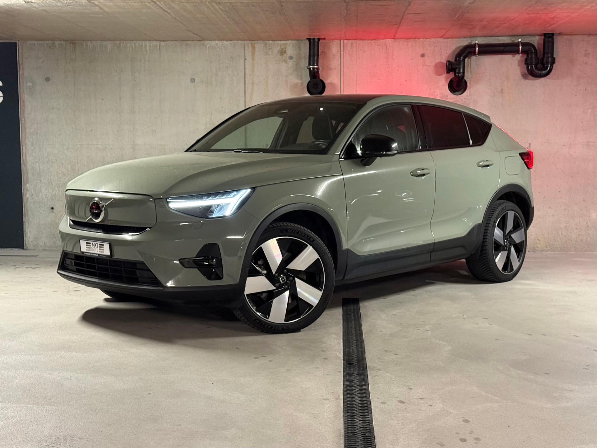 VOLVO XC40 Recharge P8 Twin AWD Pure Electric Plus-image-2