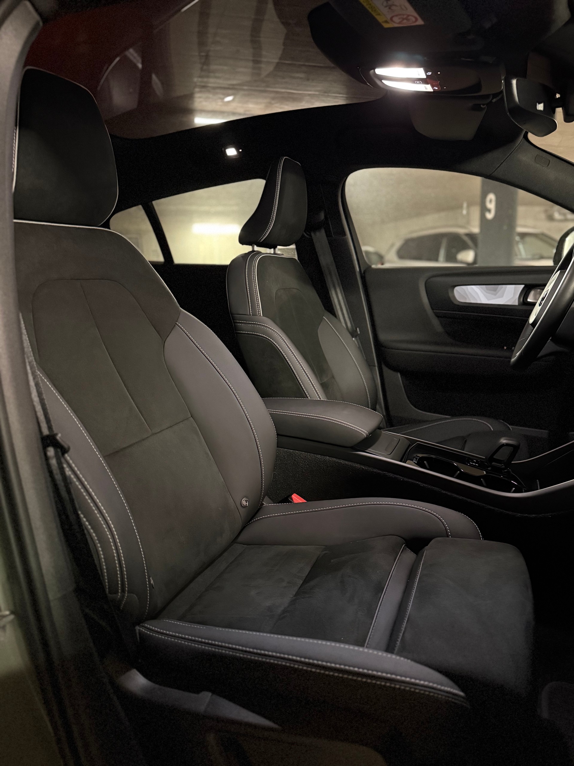 VOLVO XC40 Recharge P8 Twin AWD Pure Electric Plus-image-11