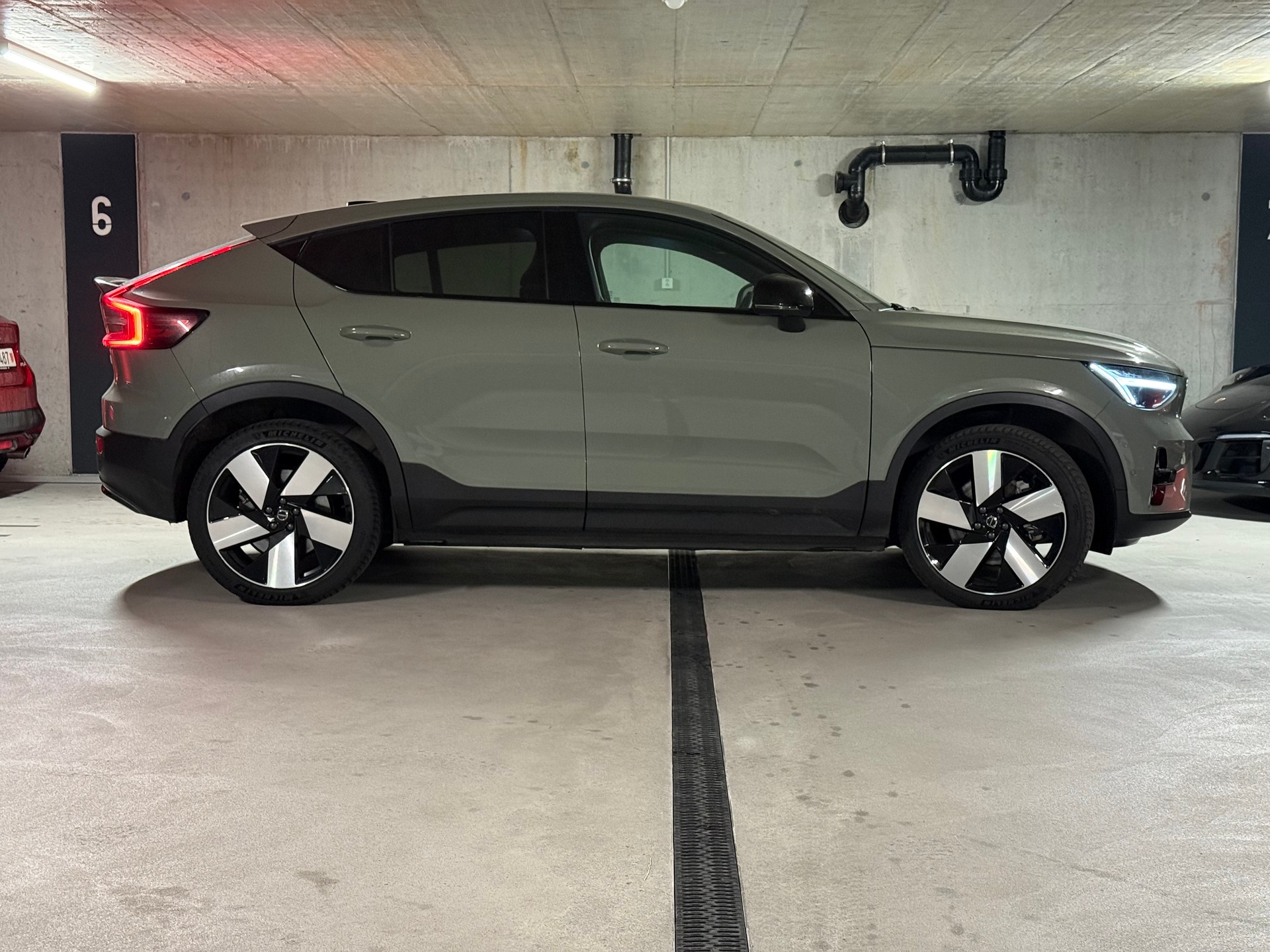 VOLVO XC40 Recharge P8 Twin AWD Pure Electric Plus-image-6