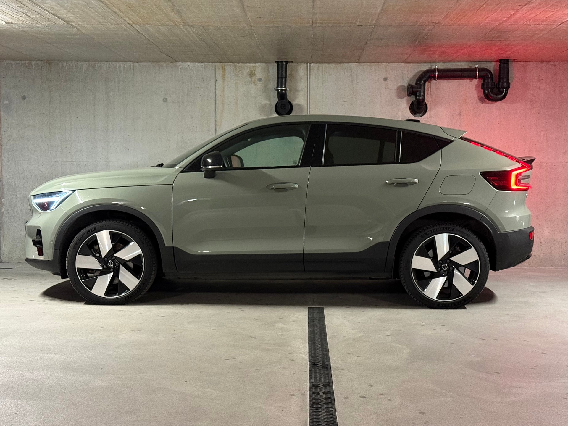 VOLVO XC40 Recharge P8 Twin AWD Pure Electric Plus-image-3