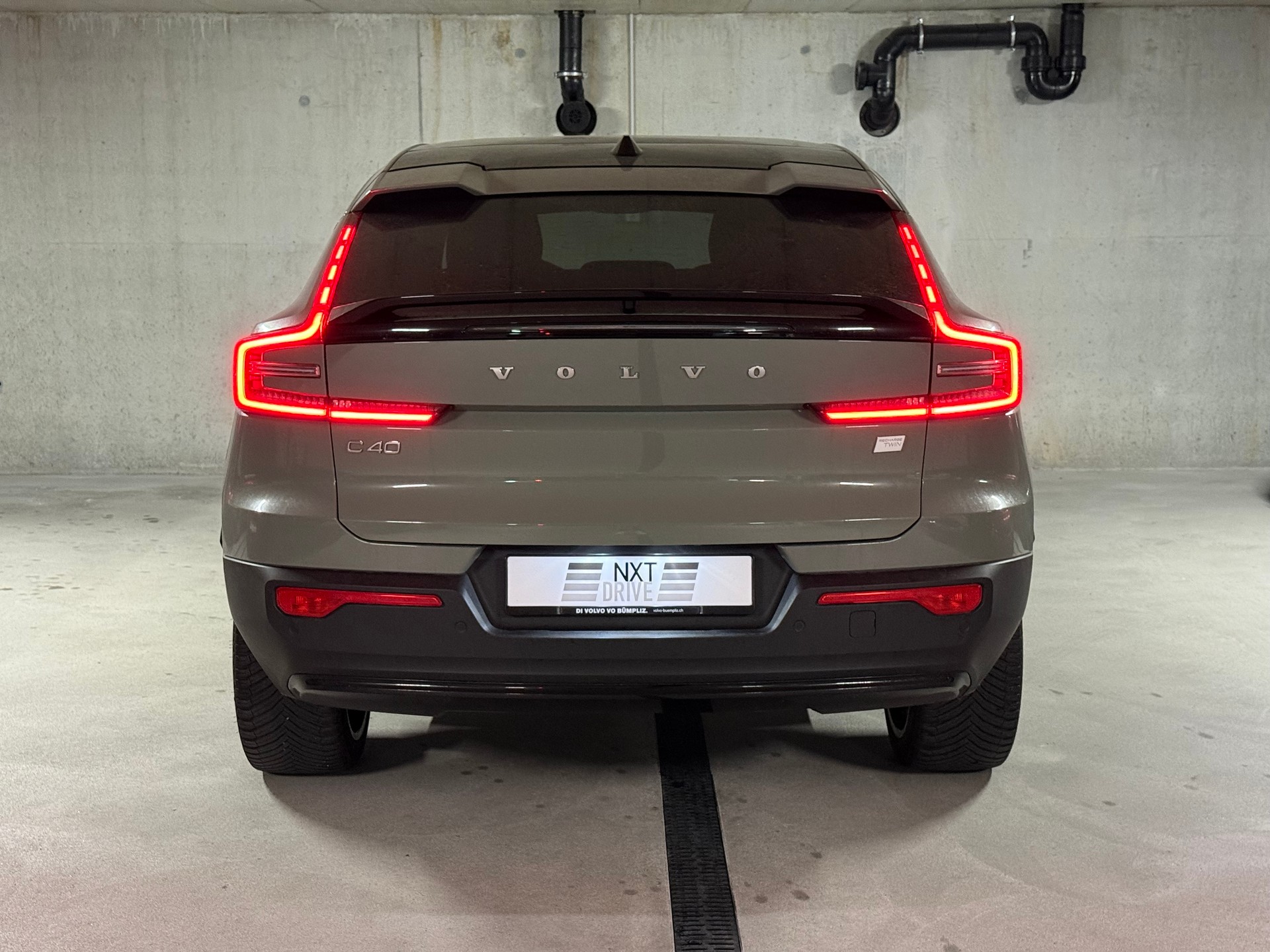 VOLVO XC40 Recharge P8 Twin AWD Pure Electric Plus-image-4