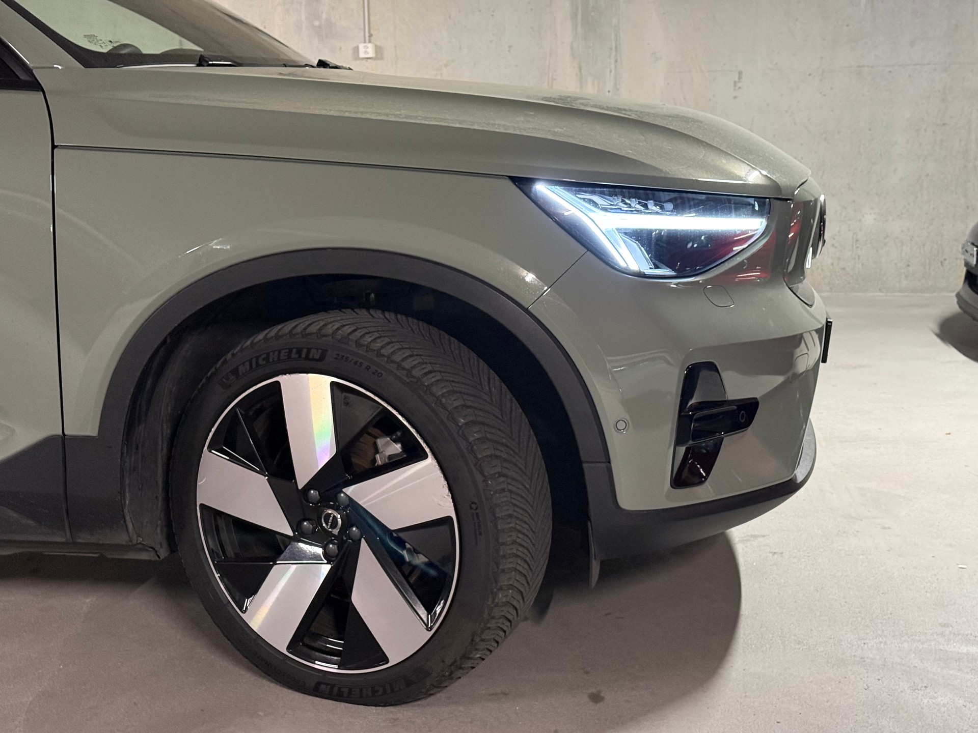 VOLVO XC40 Recharge P8 Twin AWD Pure Electric Plus-image-7