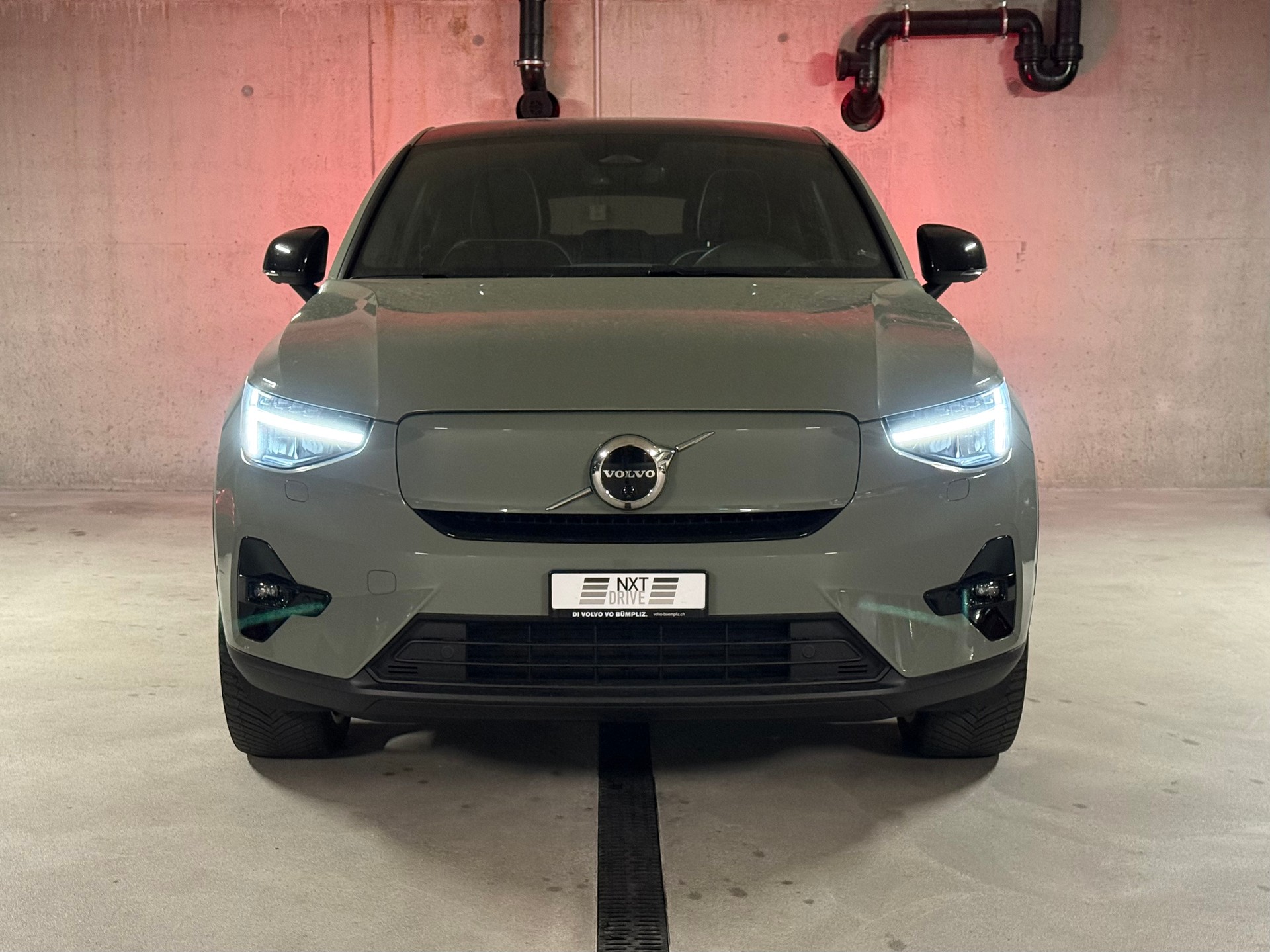 VOLVO XC40 Recharge P8 Twin AWD Pure Electric Plus-image-1