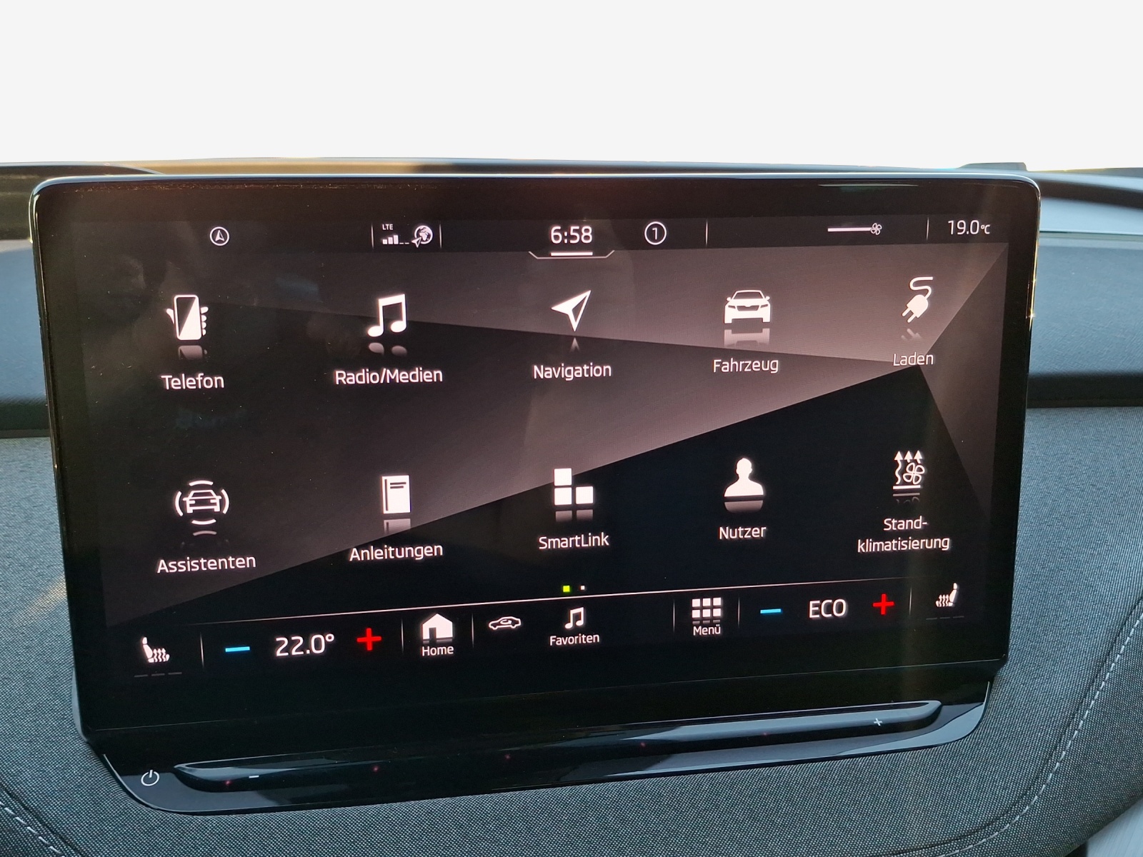 SKODA Enyaq iV 80-image-15