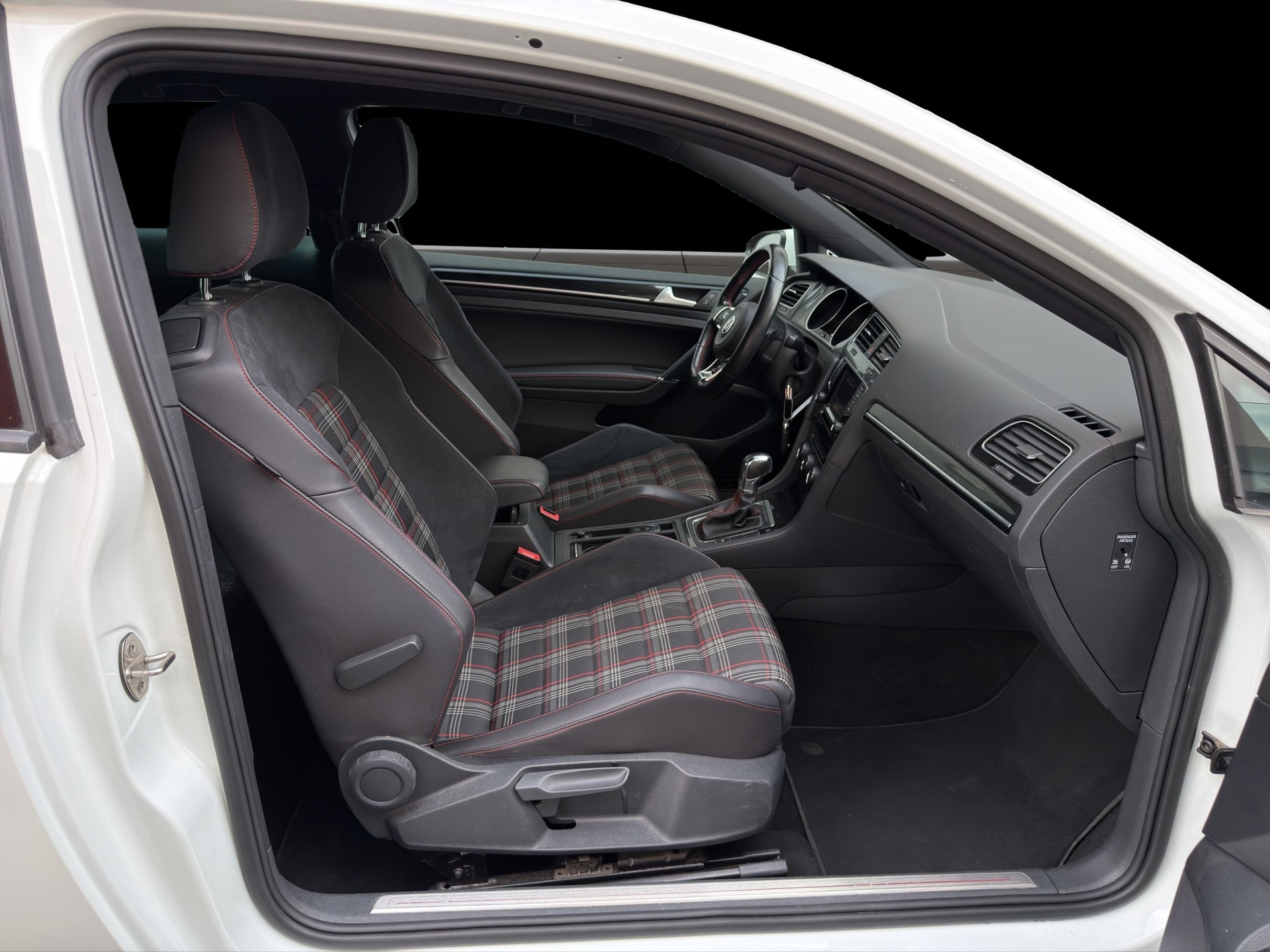 VW Golf 2.0 TSI GTI DSG-image-9
