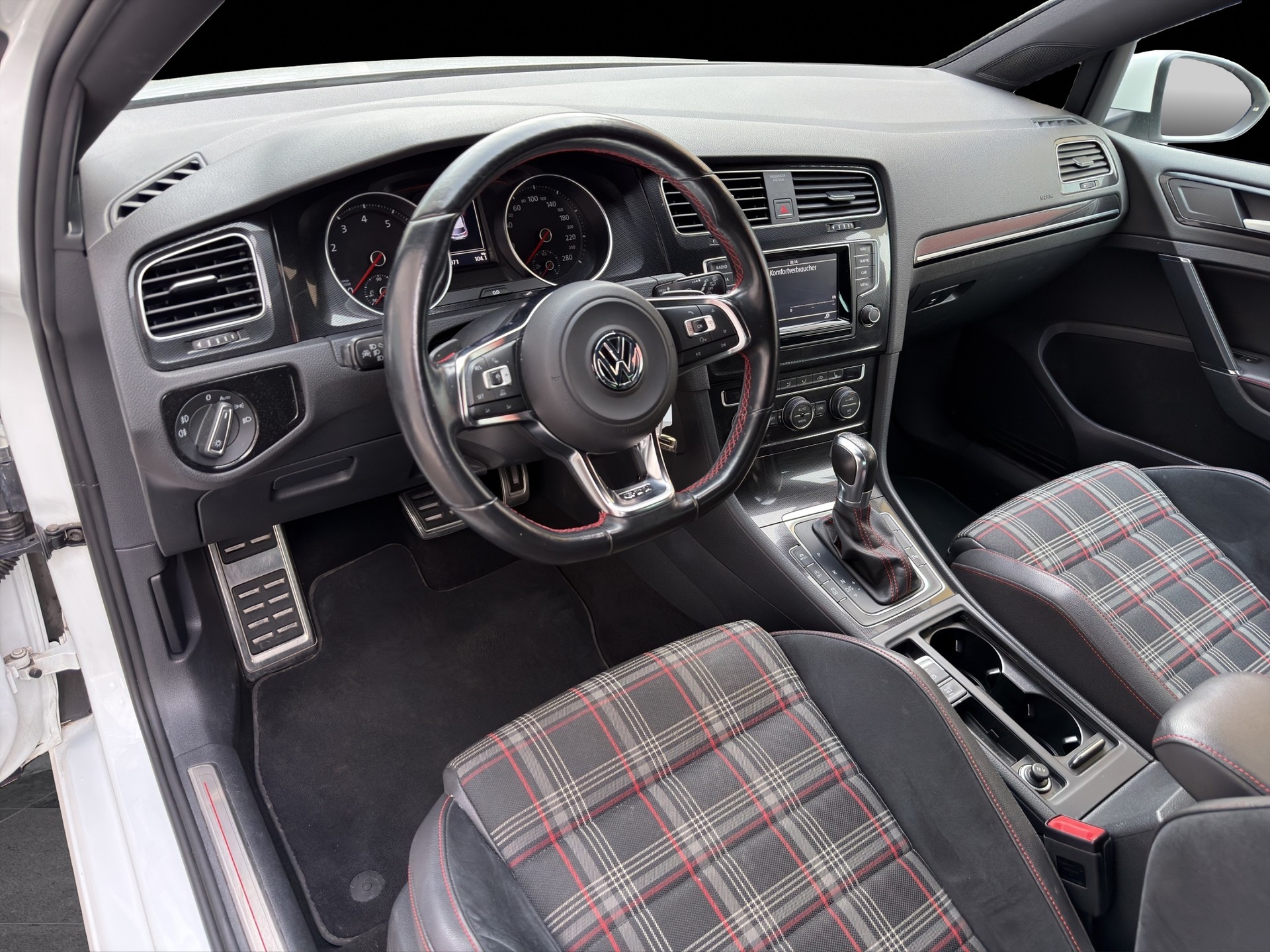 VW Golf 2.0 TSI GTI DSG-image-6