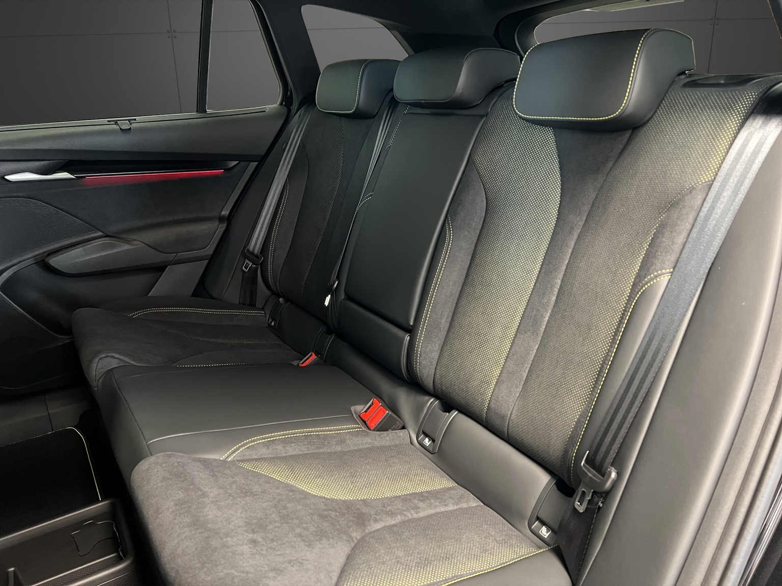 SKODA Enyaq 4x4 RS-image-7