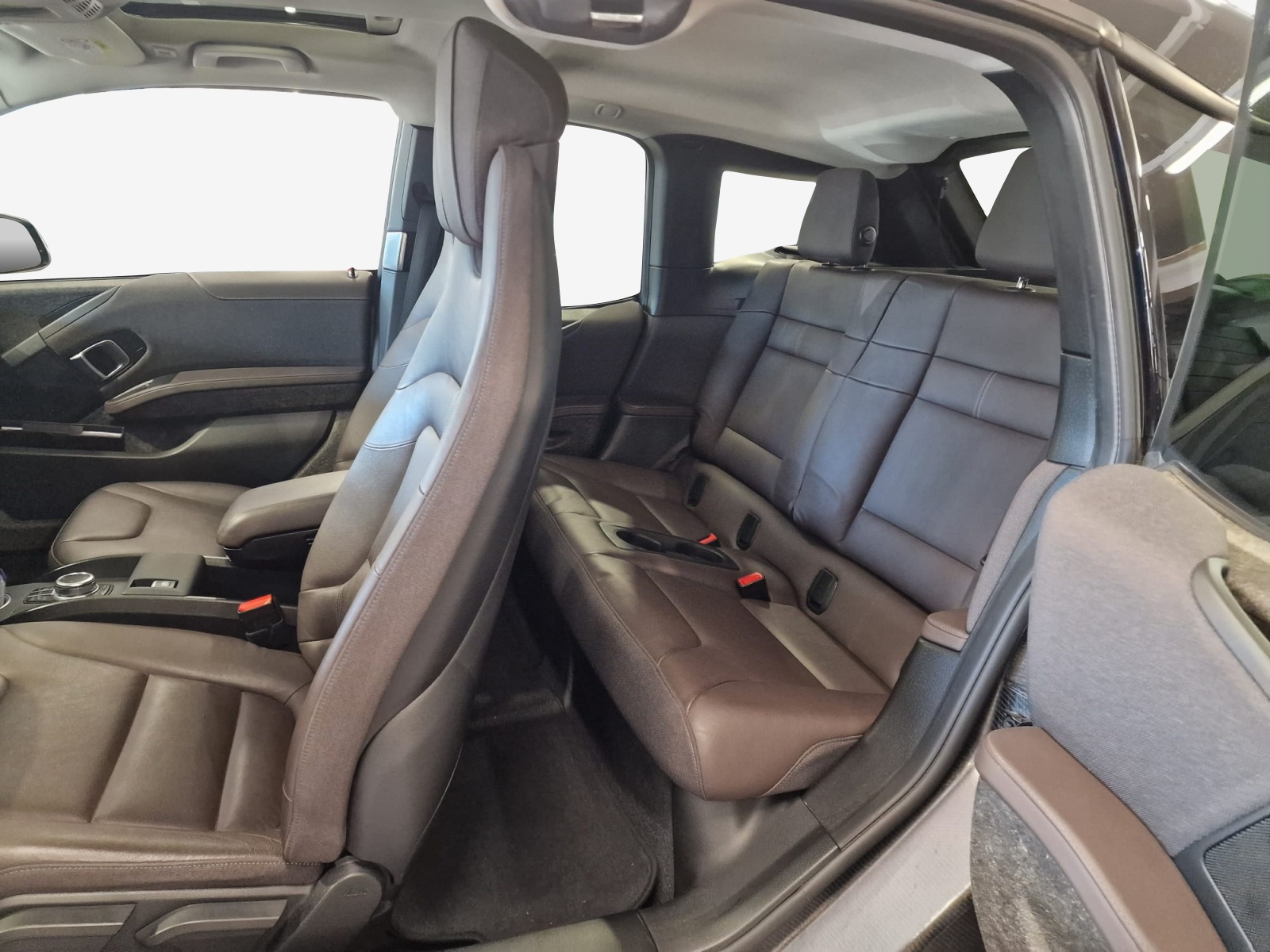 BMW i3s (120Ah) Fleet Edition-image-9