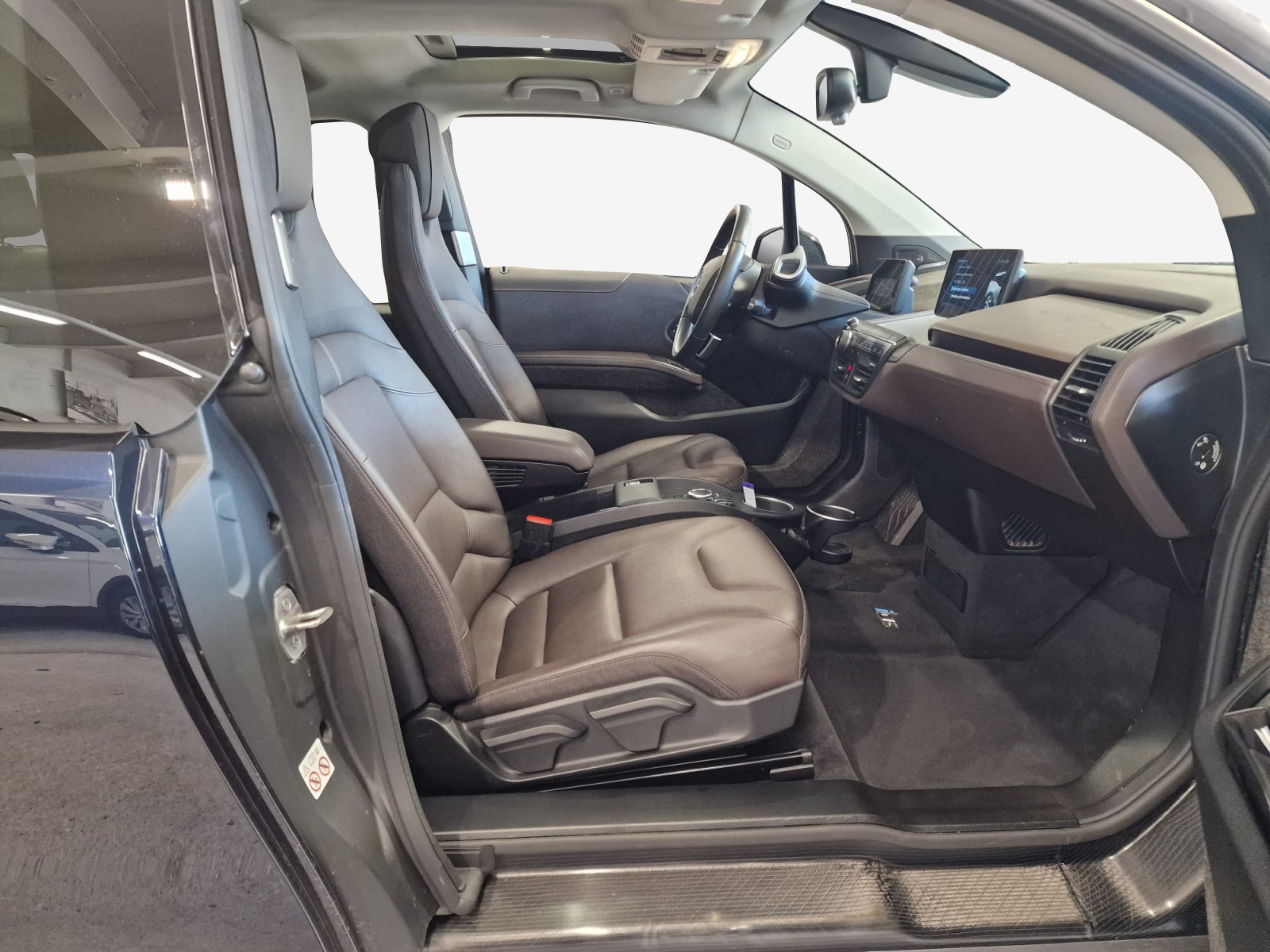 BMW i3s (120Ah) Fleet Edition-image-13