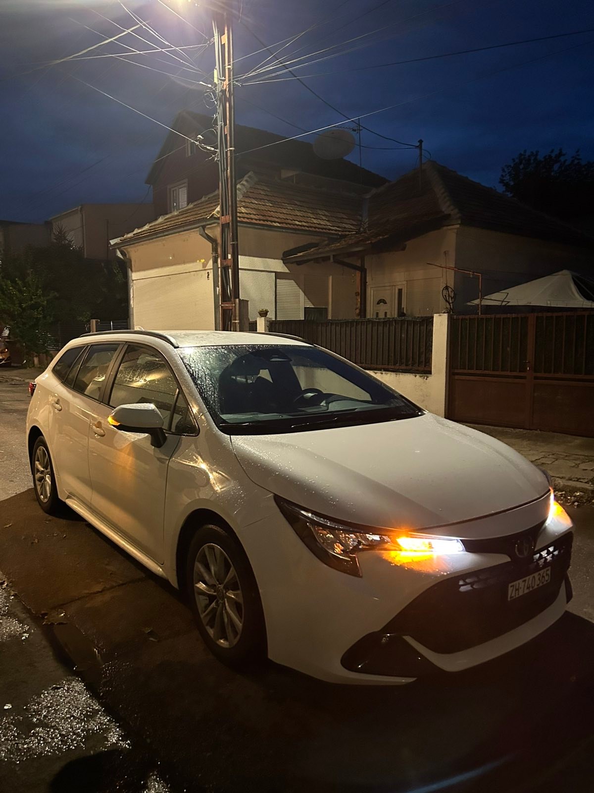 TOYOTA 1.8 HSD Comfort-image-0
